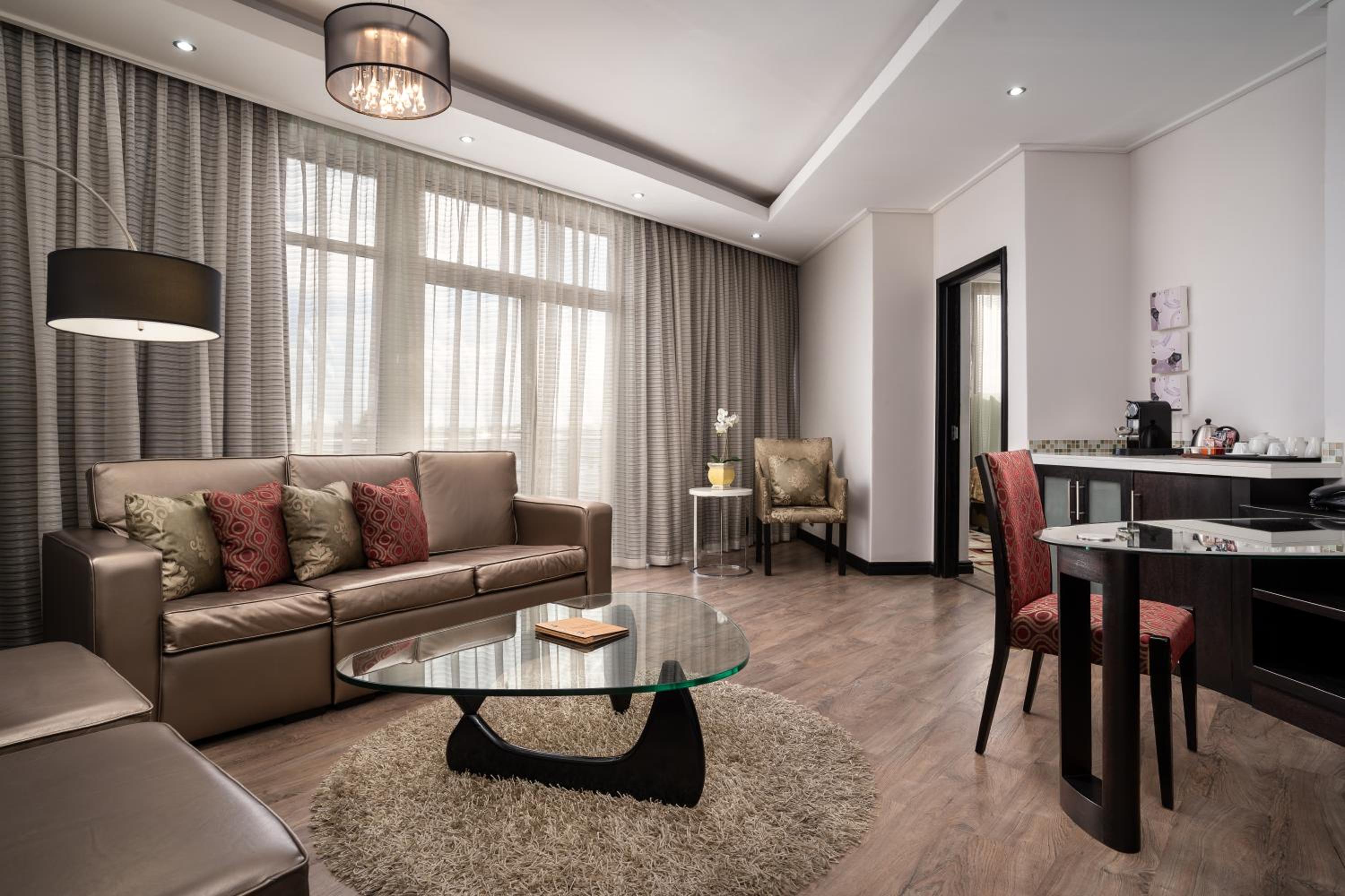 Suite - Photo 3