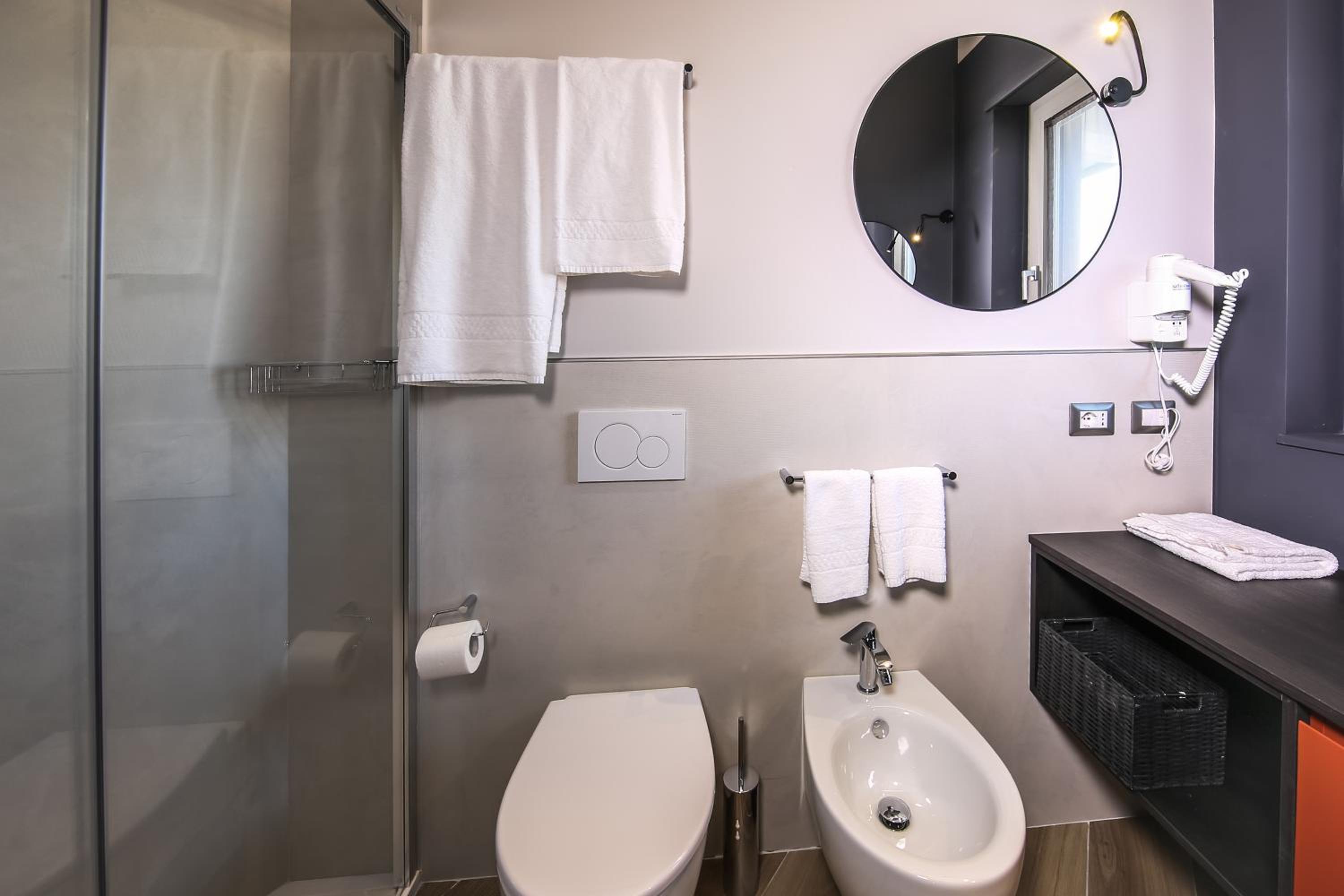 Deluxe Double Room with Balcony photo 2