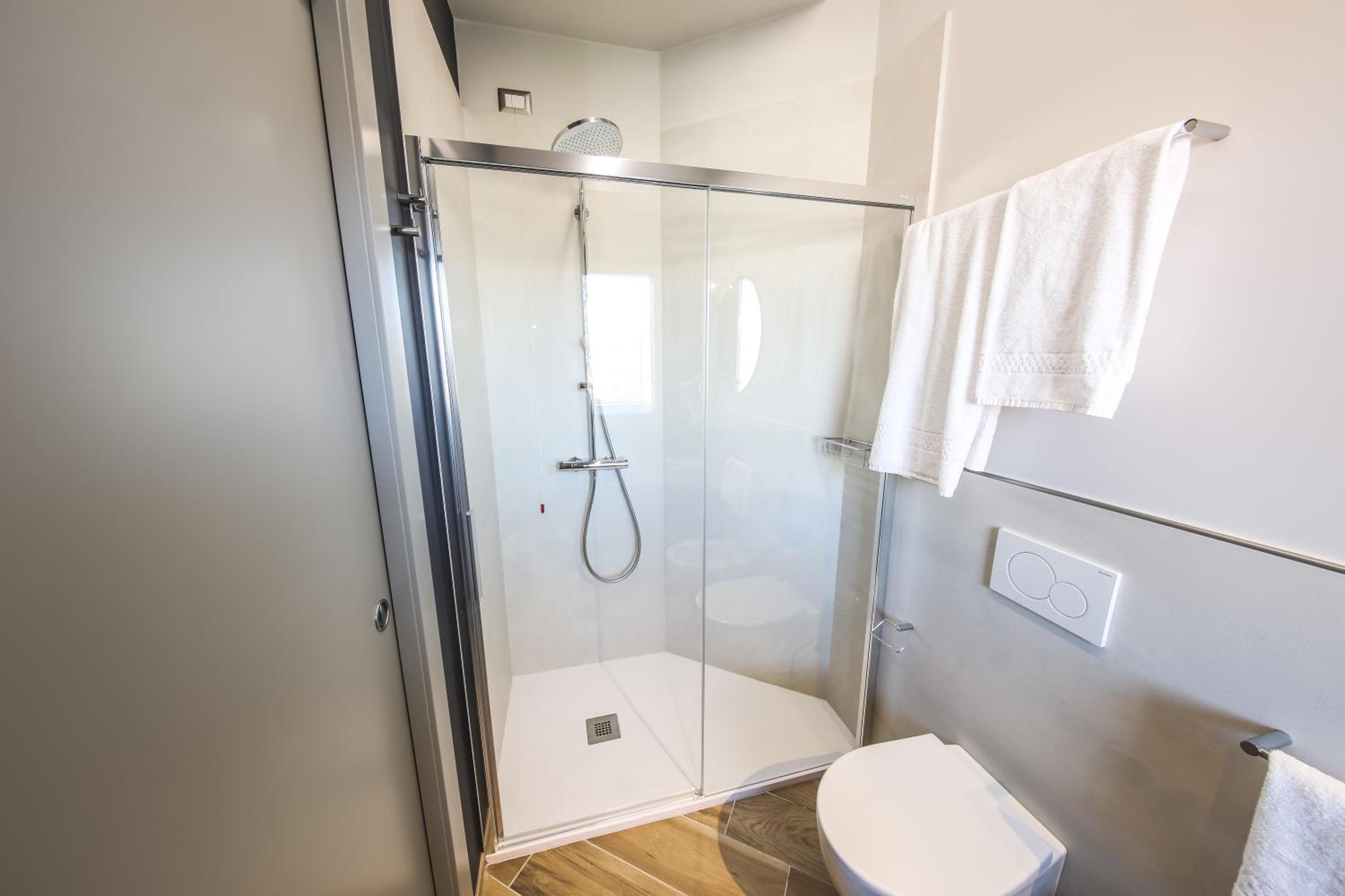 Deluxe Double Room with Balcony photo 3