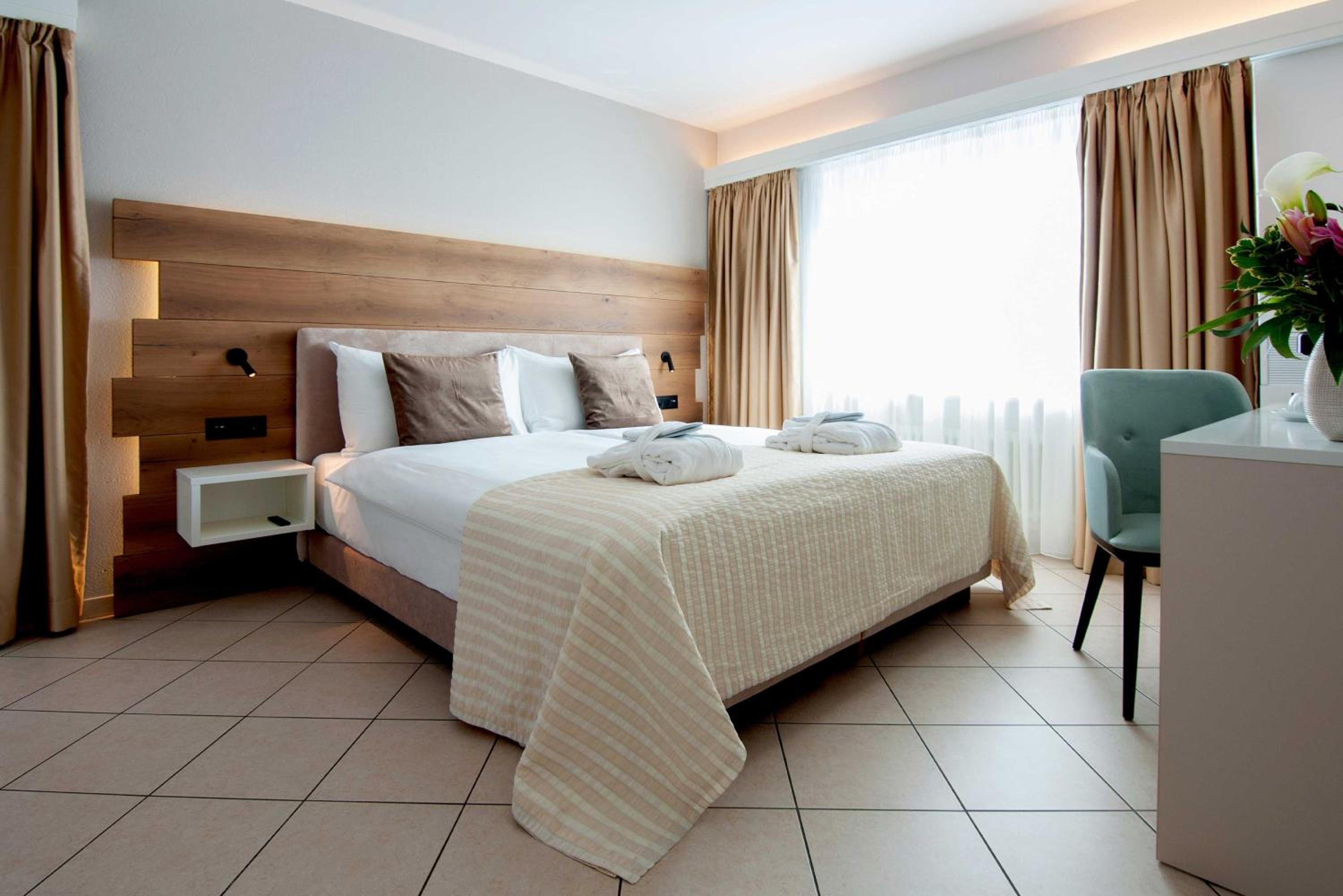 Single Room with Shared Bathroom