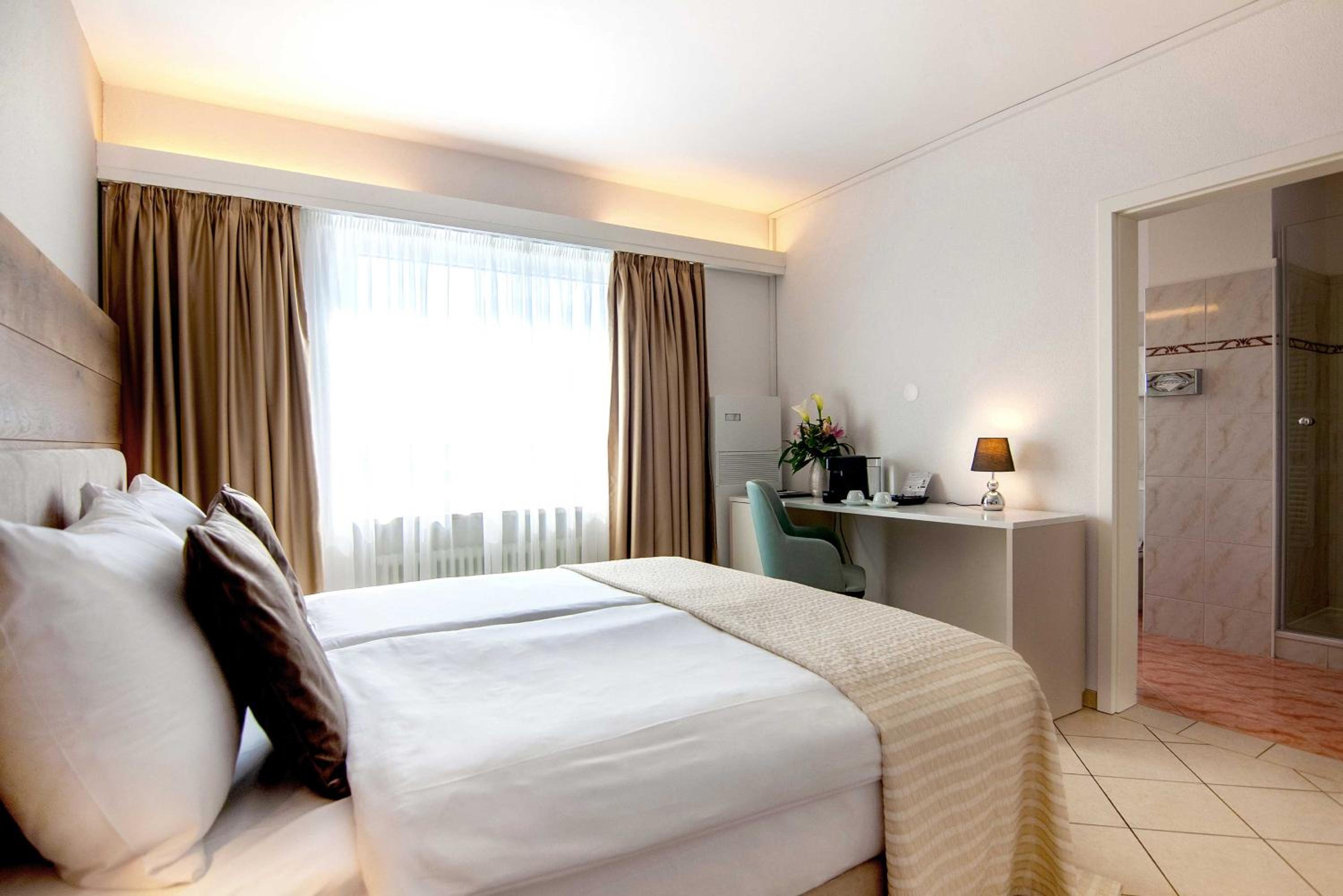 Single Room with Shared Bathroom