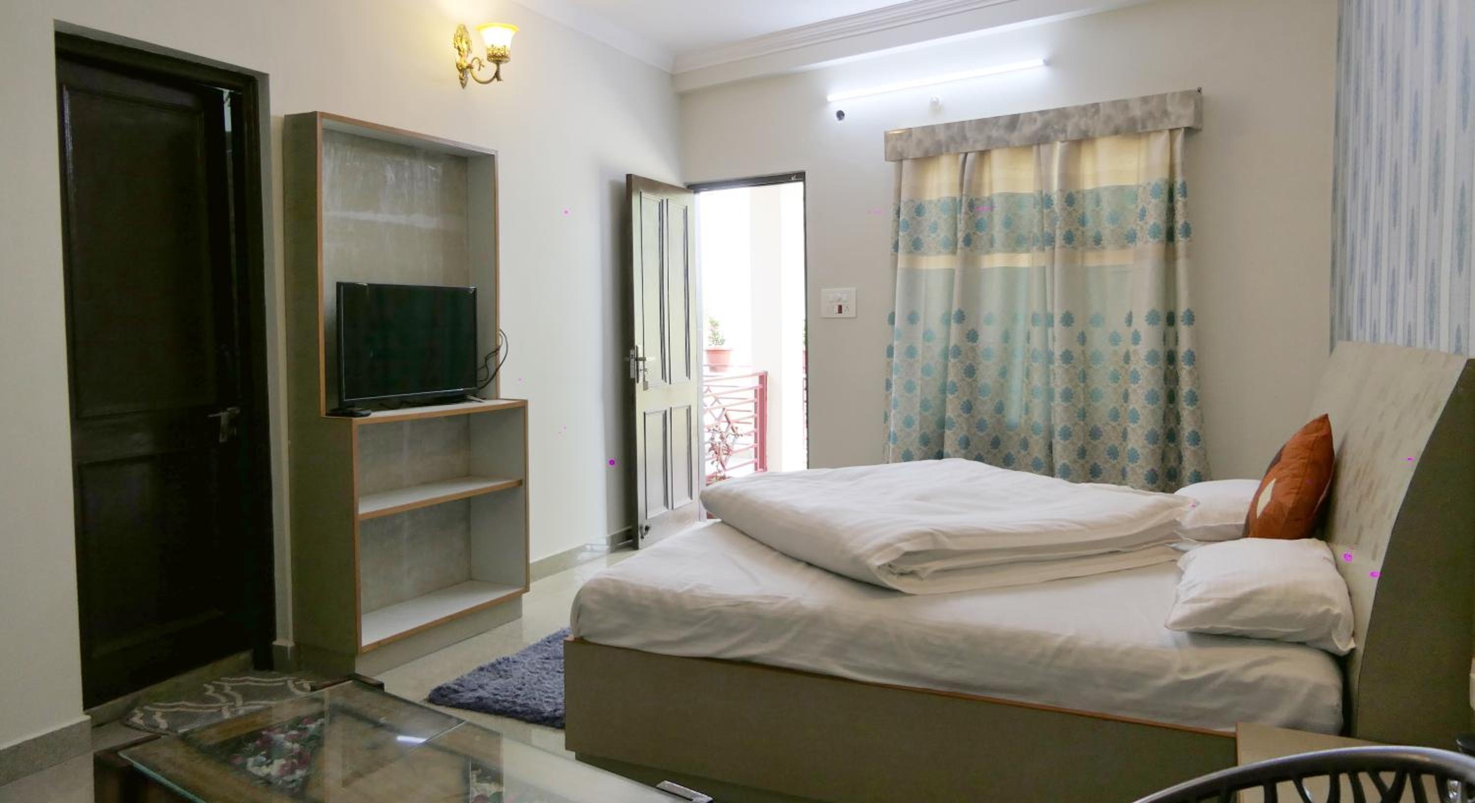 Deluxe Room - Photo 7