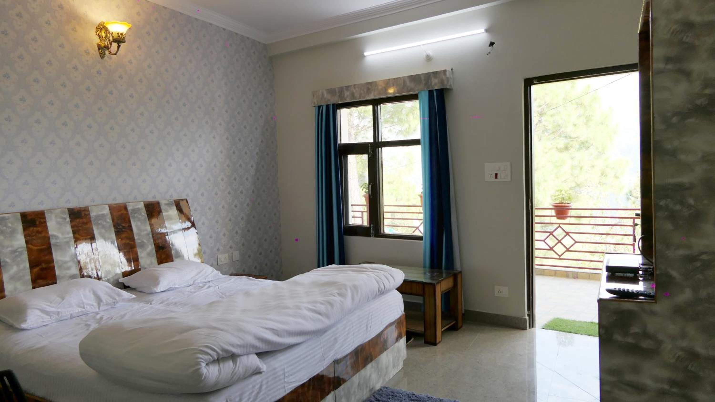 Deluxe Room - Photo 2