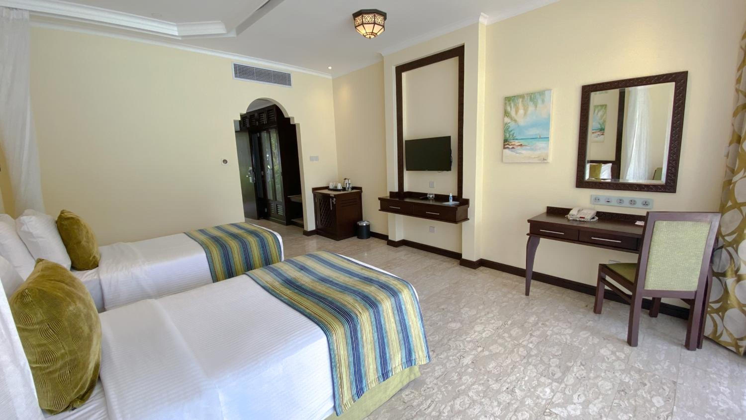 Pool Facing Twin Room - Photo 4