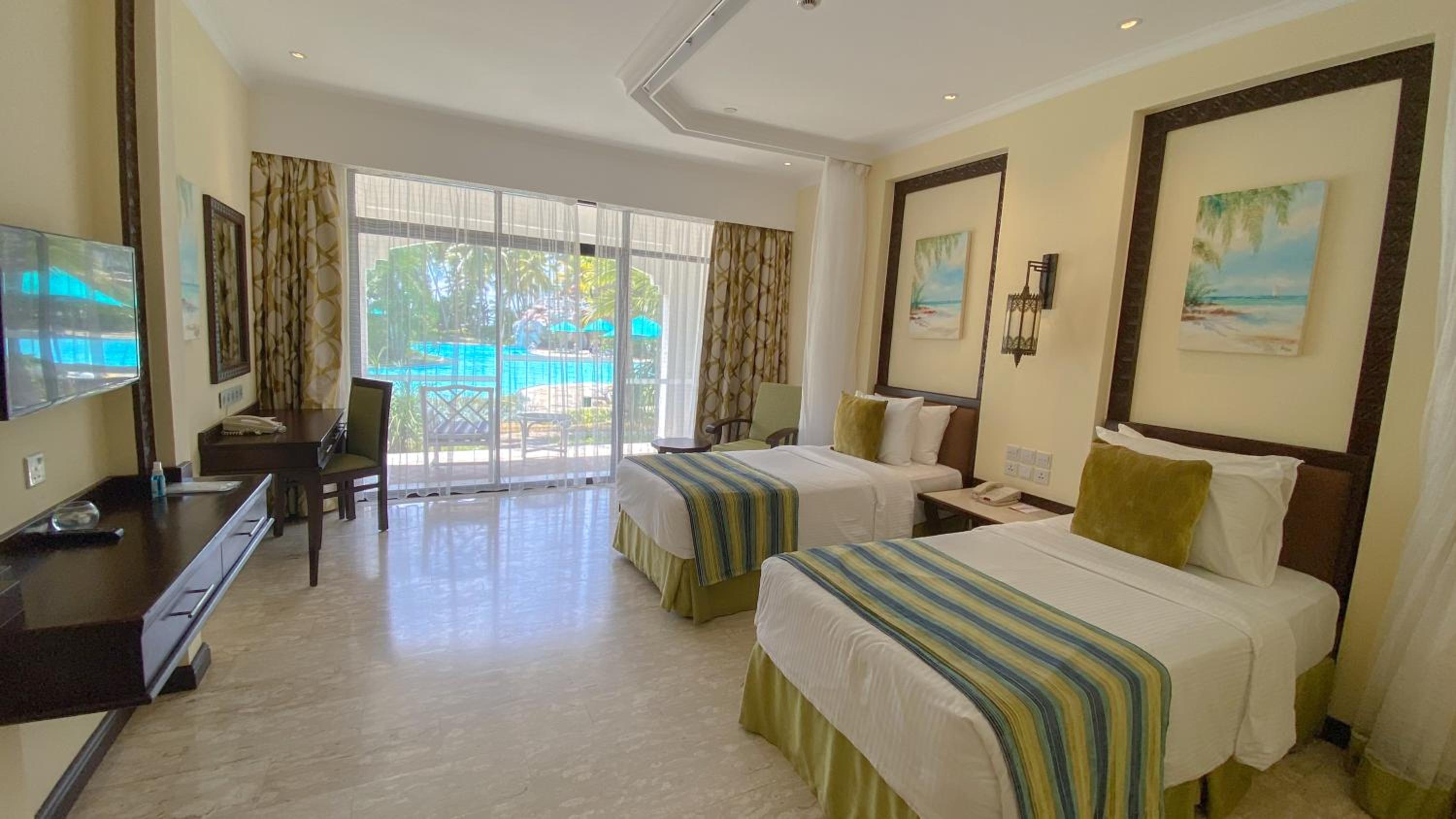 Pool Facing Twin Room - Photo 2