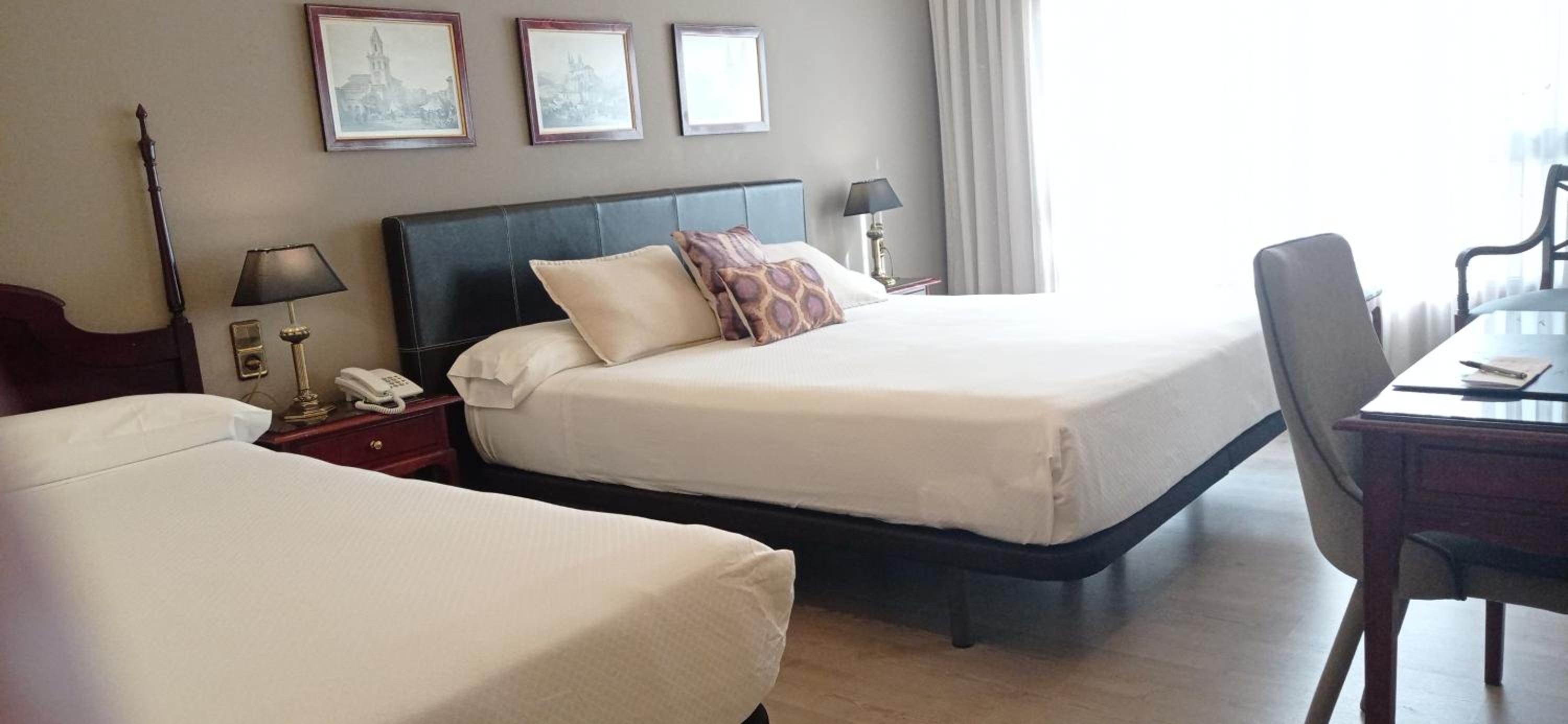 Deluxe Double Room (2 Adults + 1 Child) - Photo 2