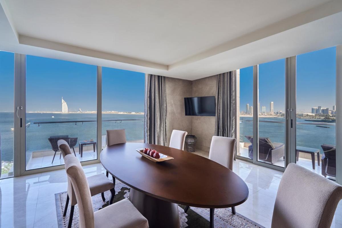 King Suite with Panoramic Sea View photo 3