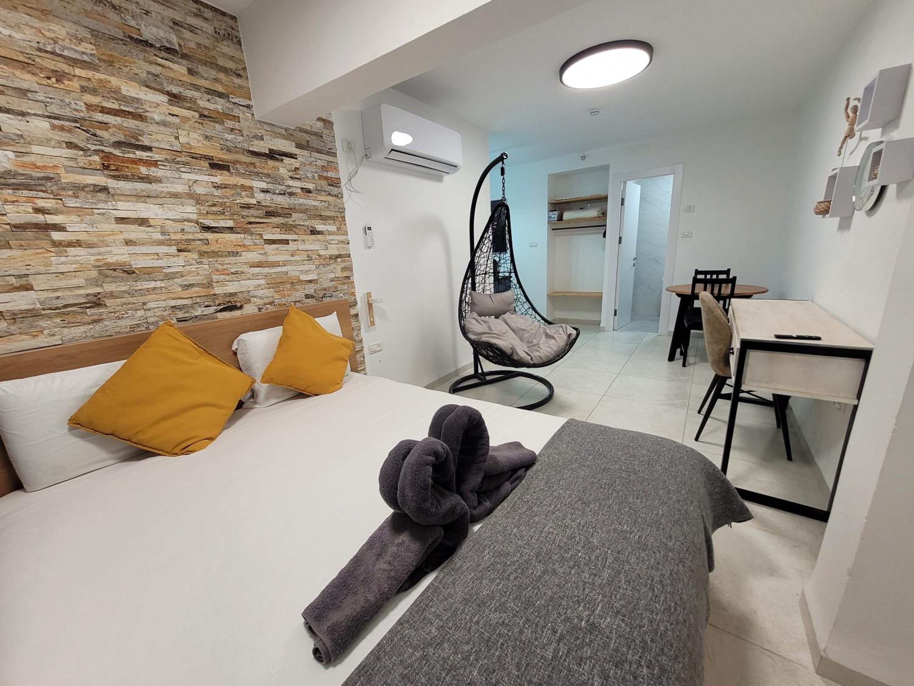 Deluxe Triple Room with Sea View - Photo 1