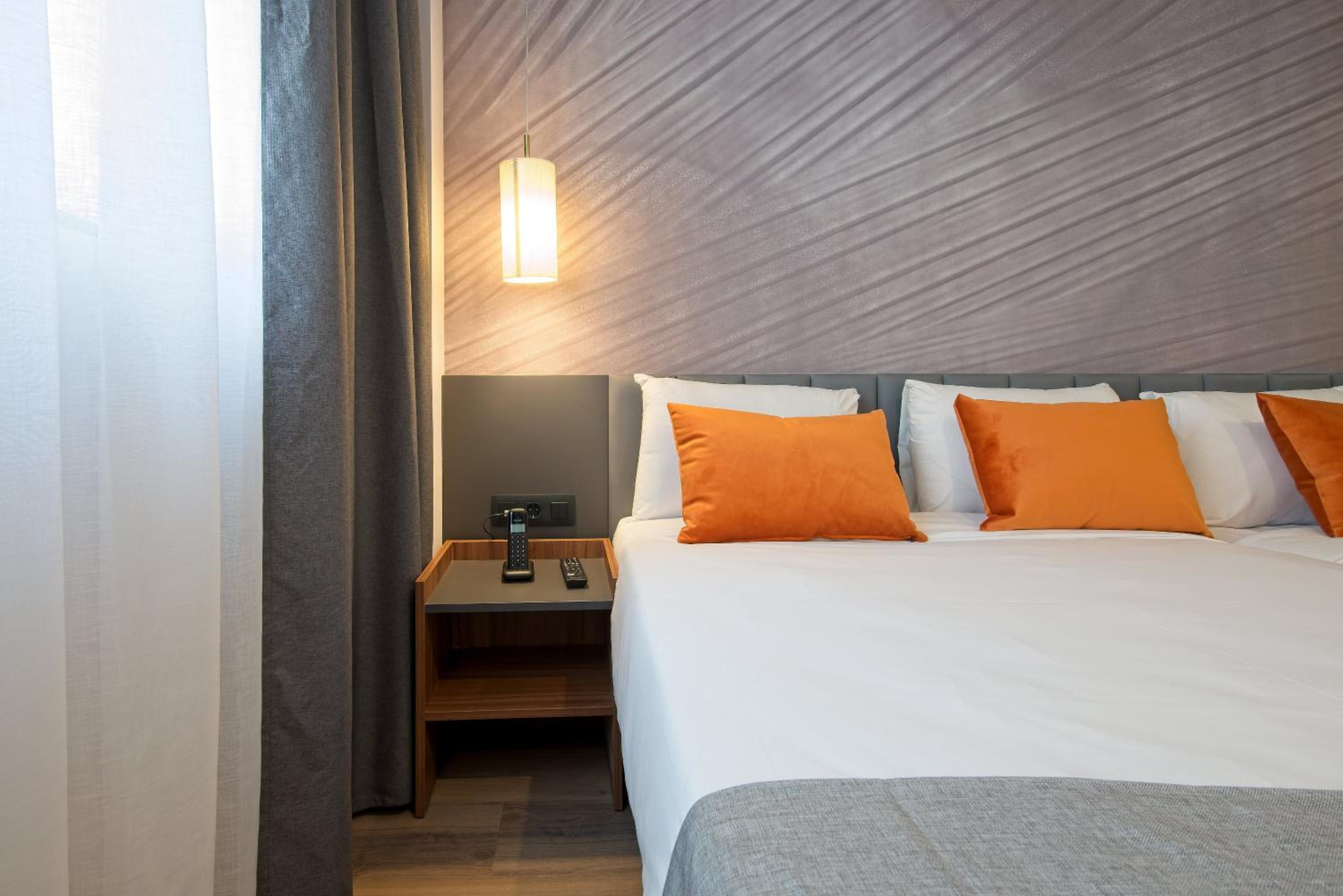 Double Room (2 Adults + 2 Children) - Photo 1