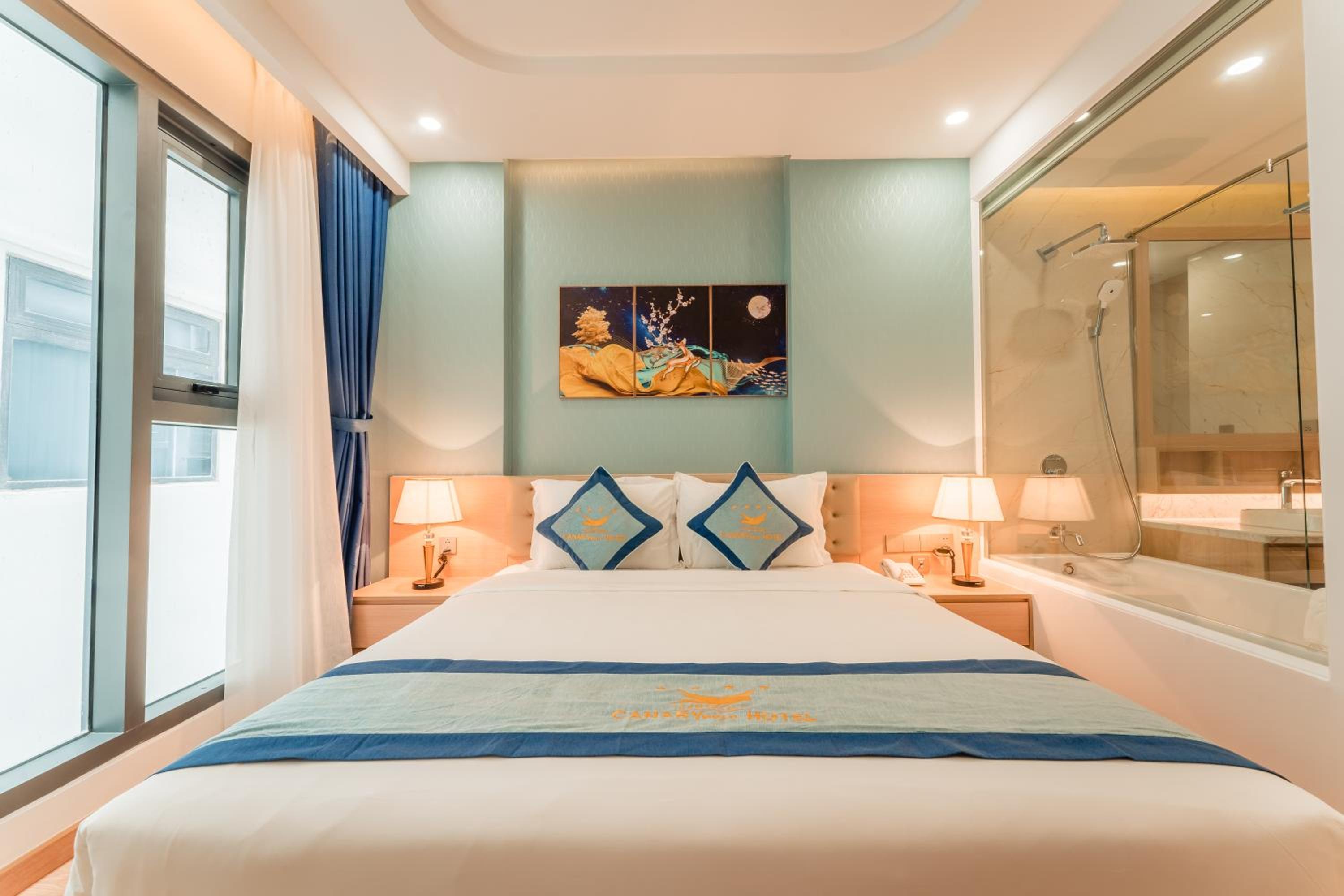 Serenity King Room With Internal Window - Photo 3