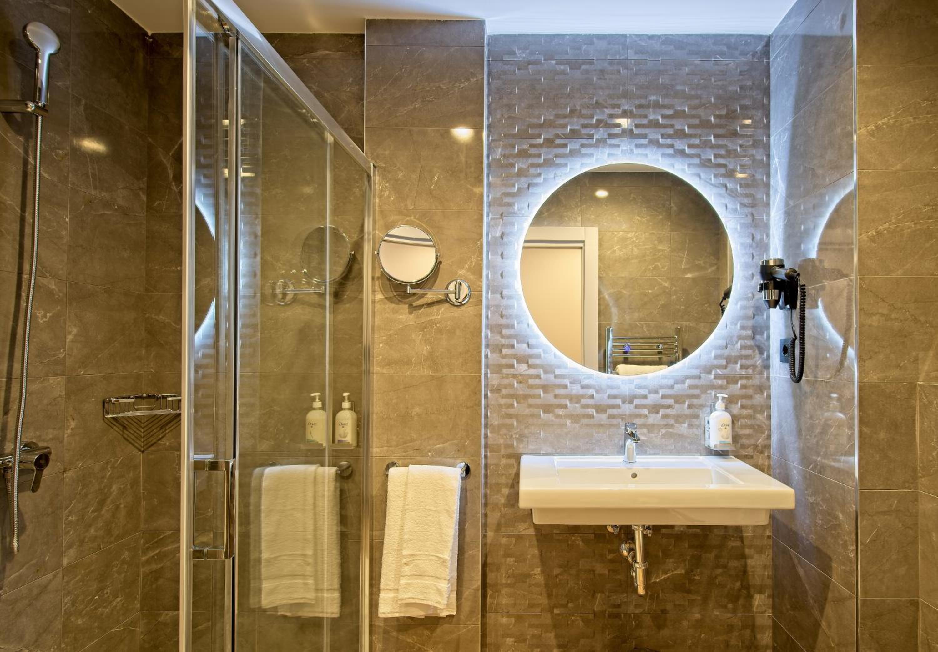 Double Room (2 Adults + 2 Children) - Photo 4