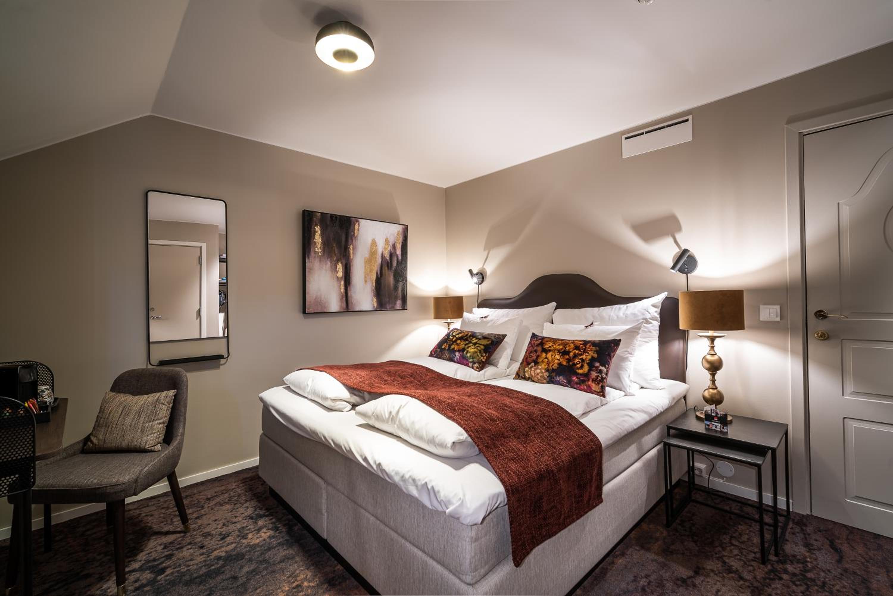 Double Room with Bathtub - Photo 1