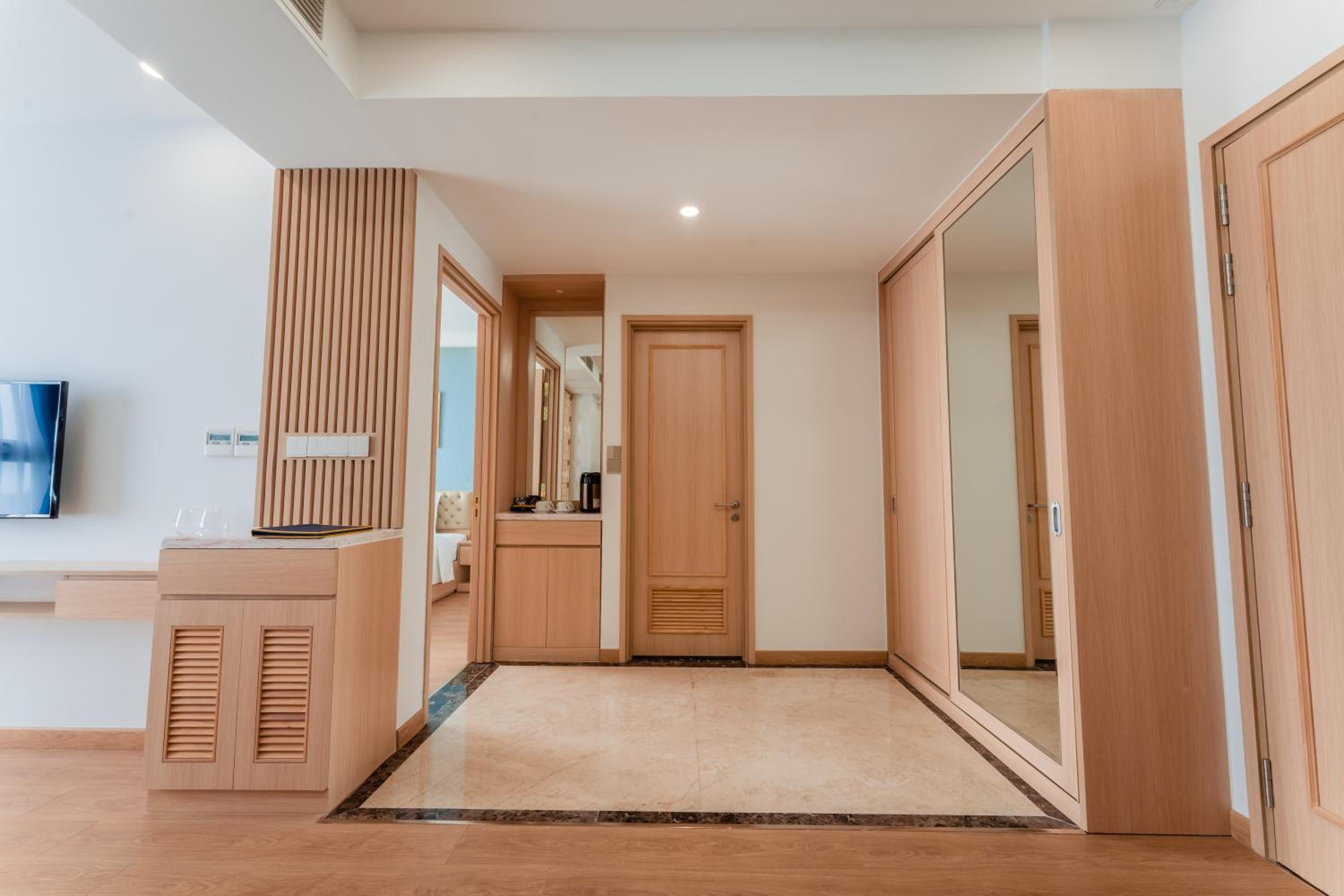 Grand Ocean Legacy Suite - Photo 8