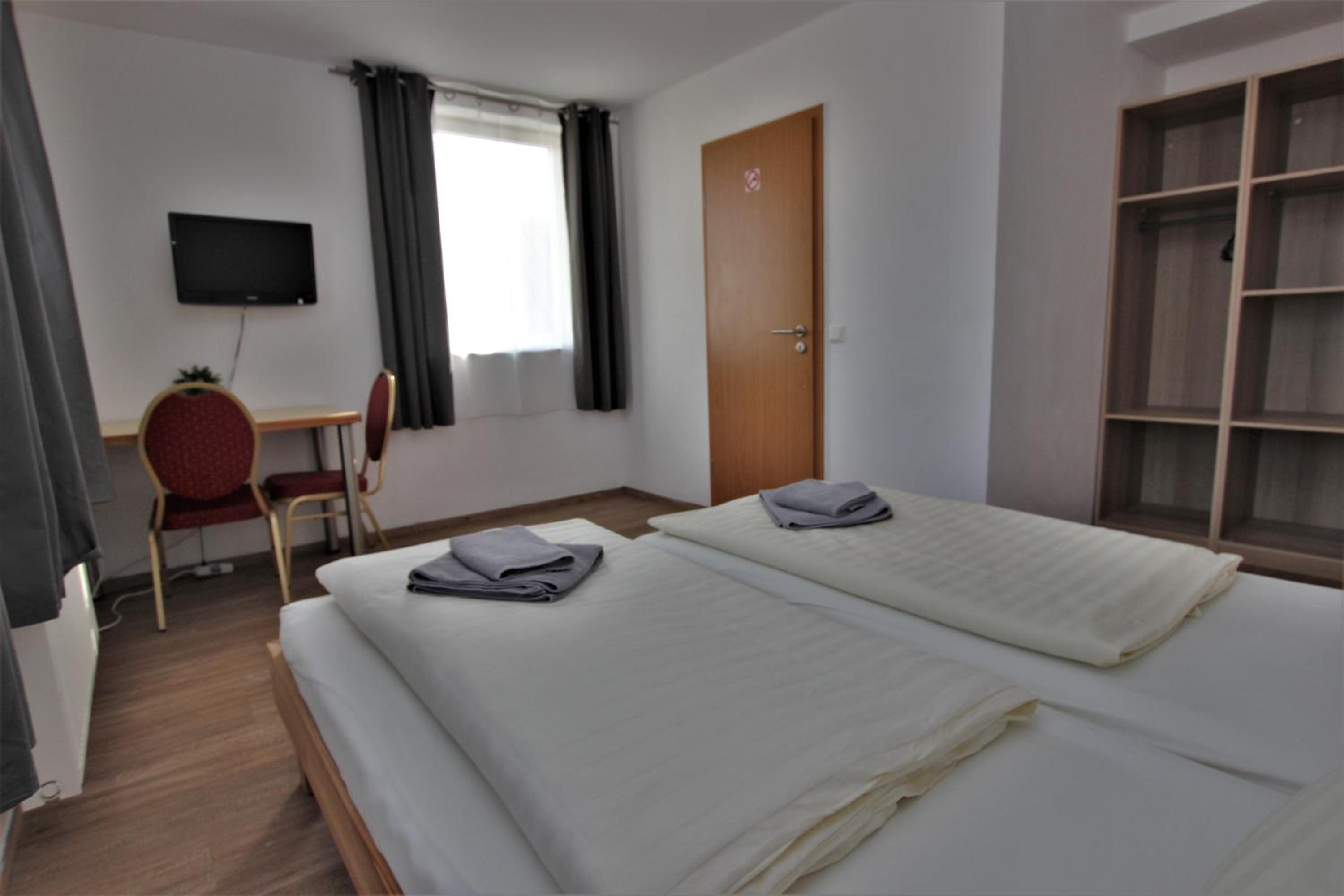Double Room - Photo 10