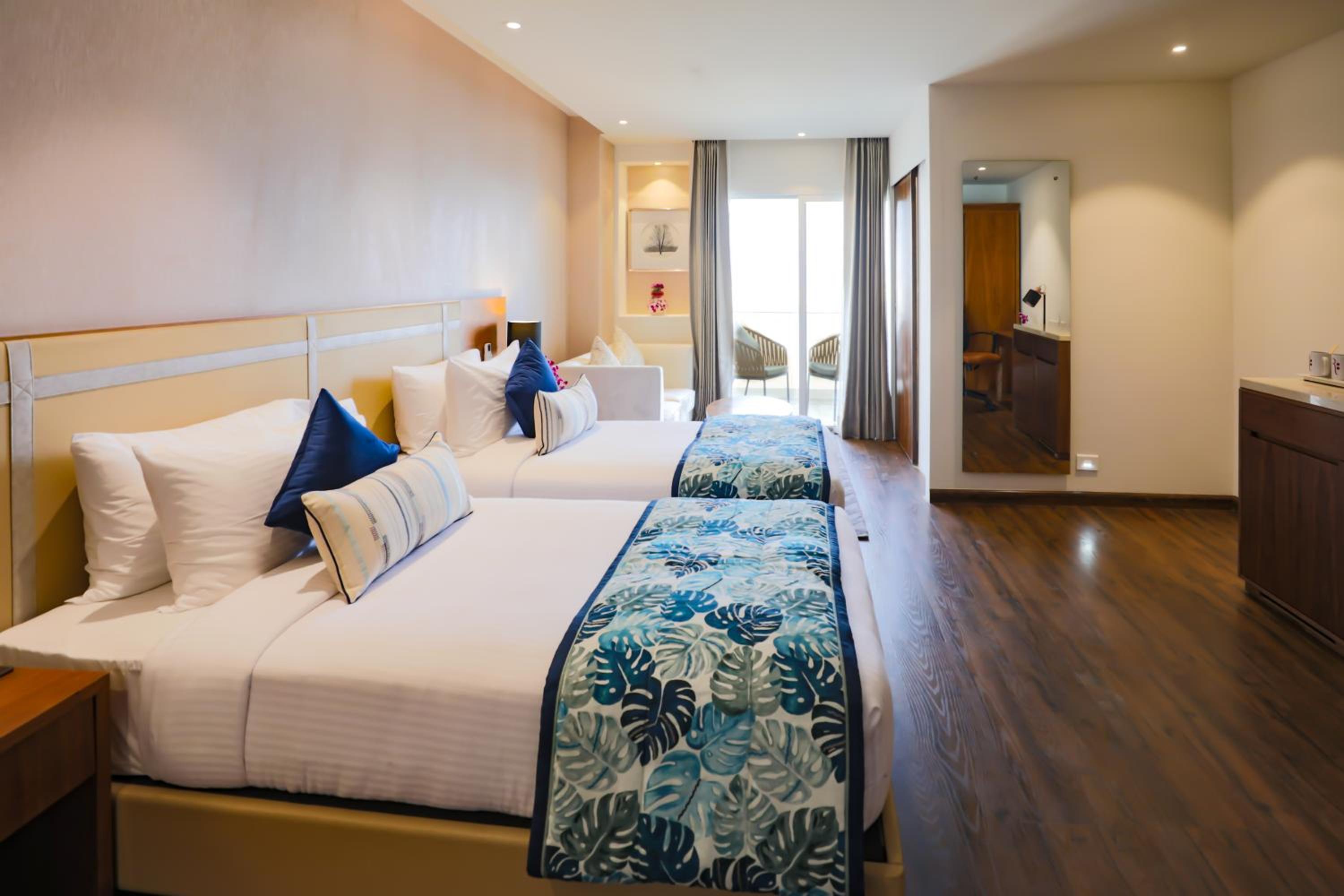 Executive Twin Room with Balcony - Photo 1