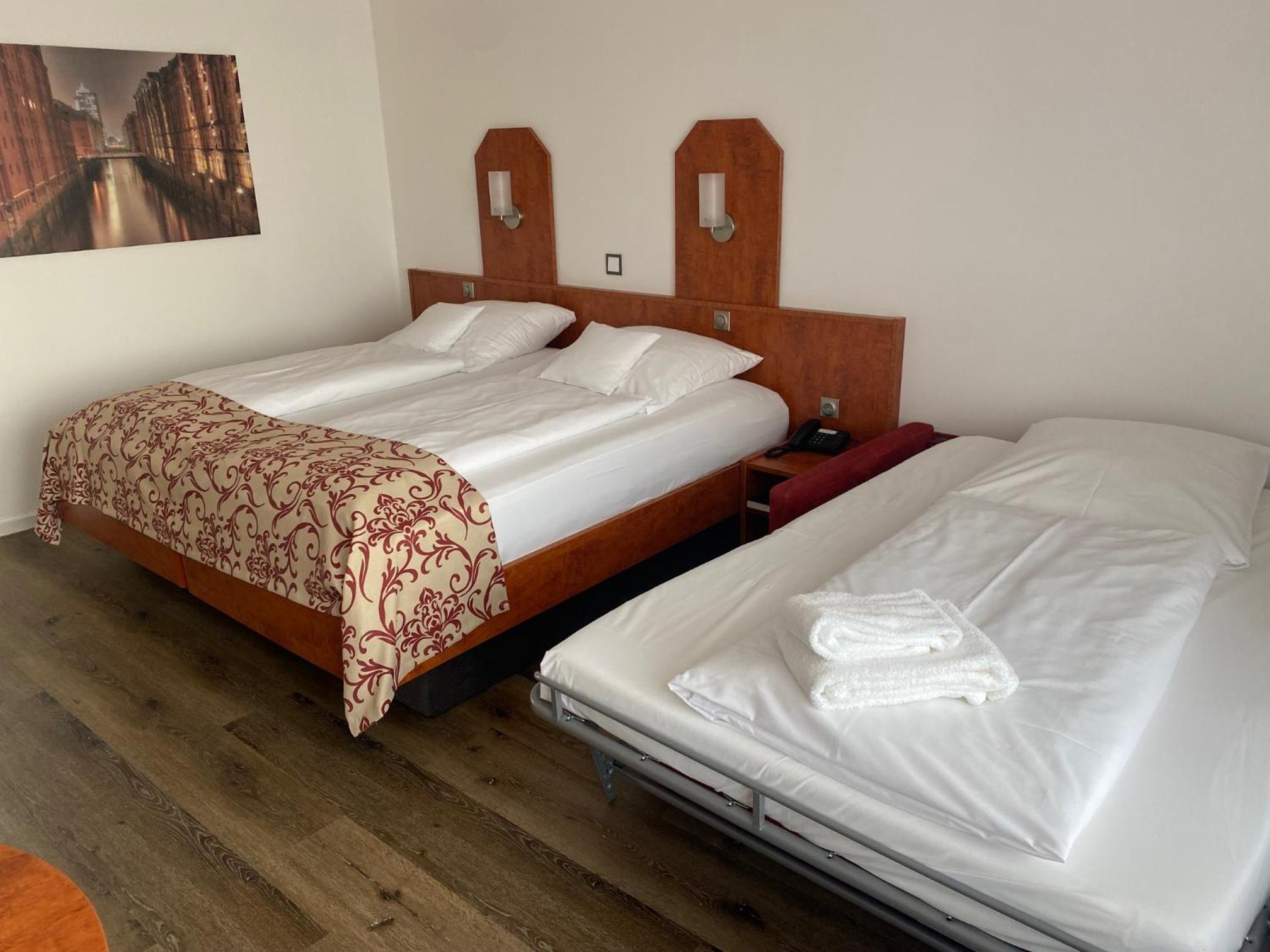 Double Room with Sleeping Sofa thumbnail 5