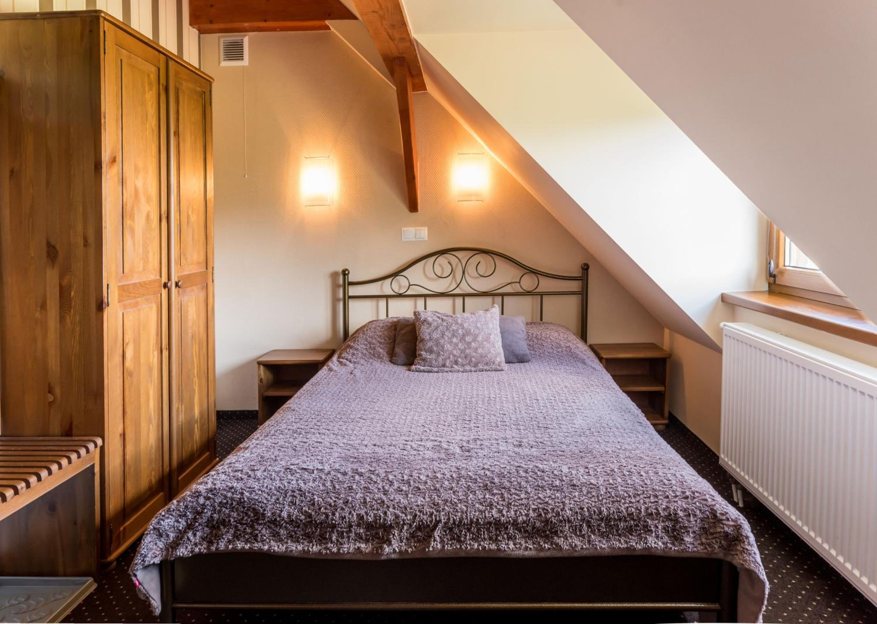 Double Room with Spa Bath - Photo 2
