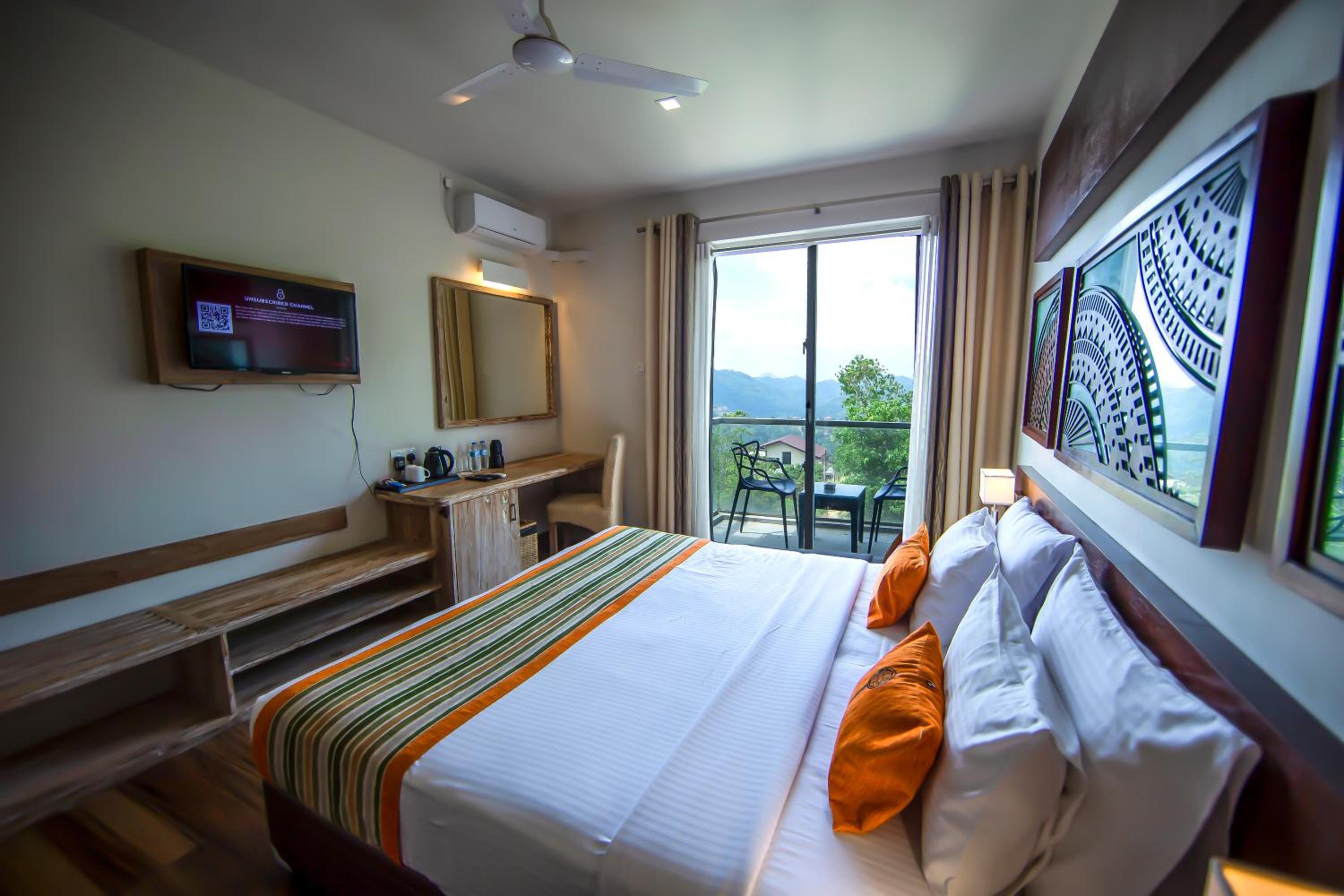 Superior Double or Twin Room with Mountain View photo 2