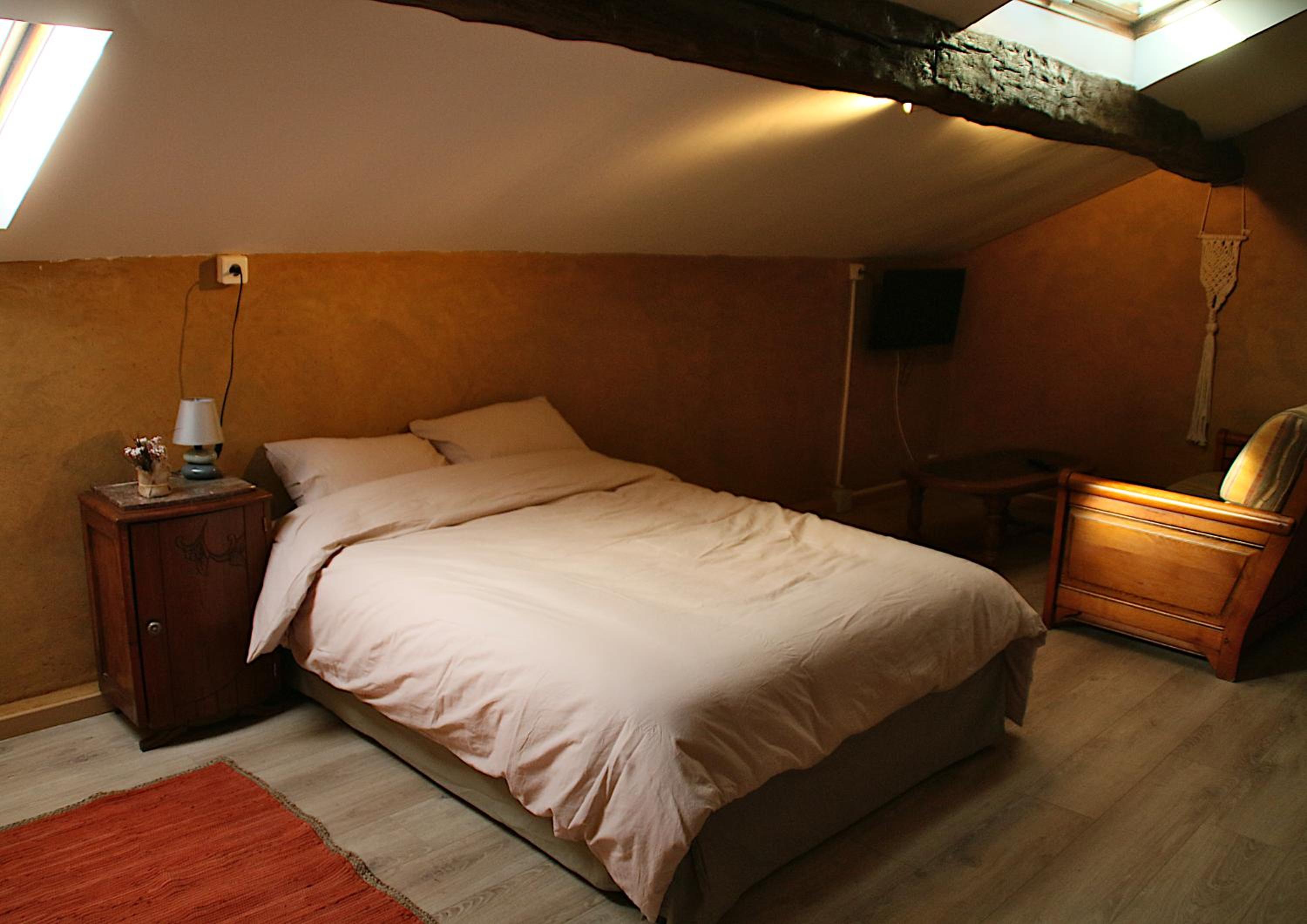 Family Room with Private Bathroom - Photo 2