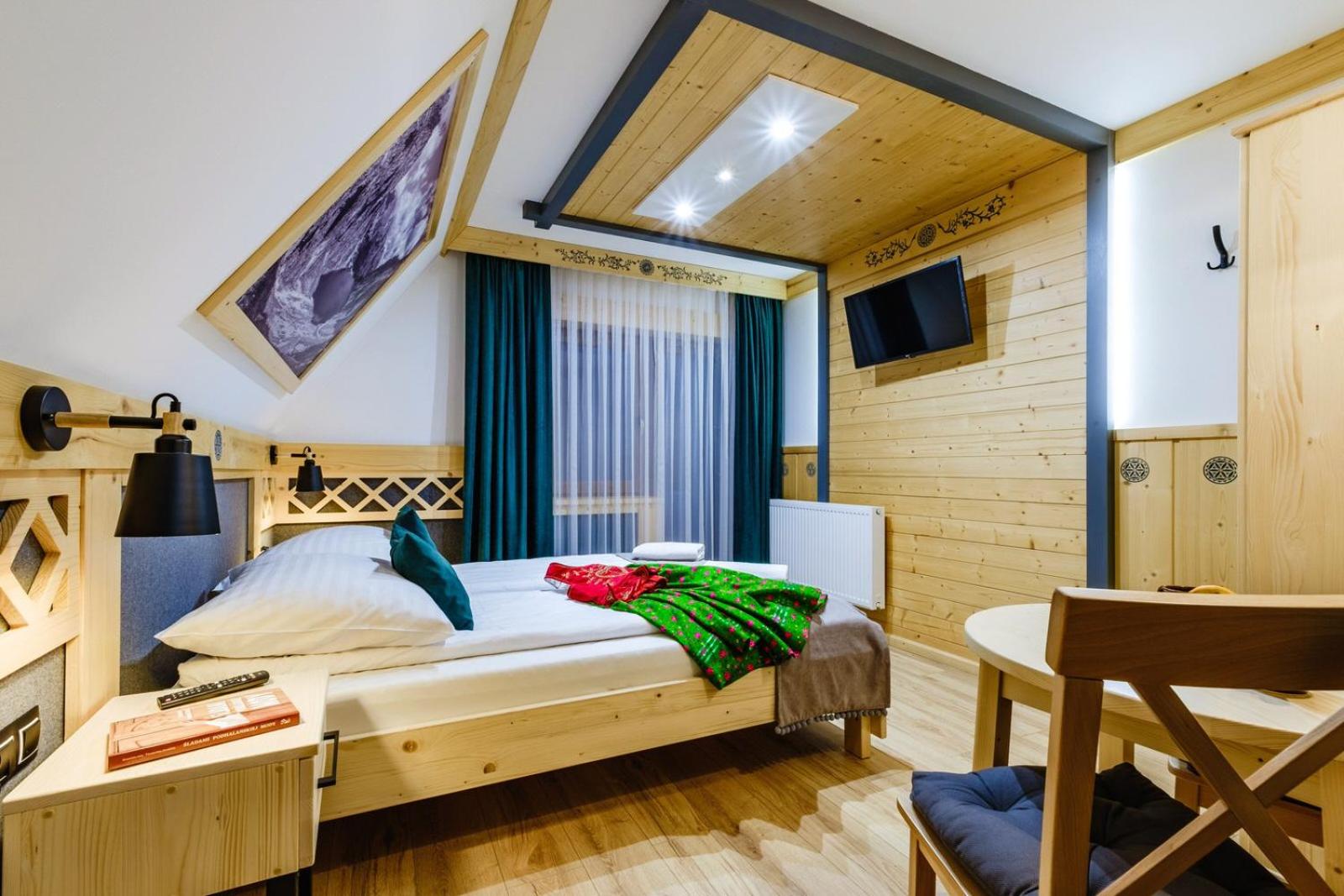Deluxe Double Room - Photo 33