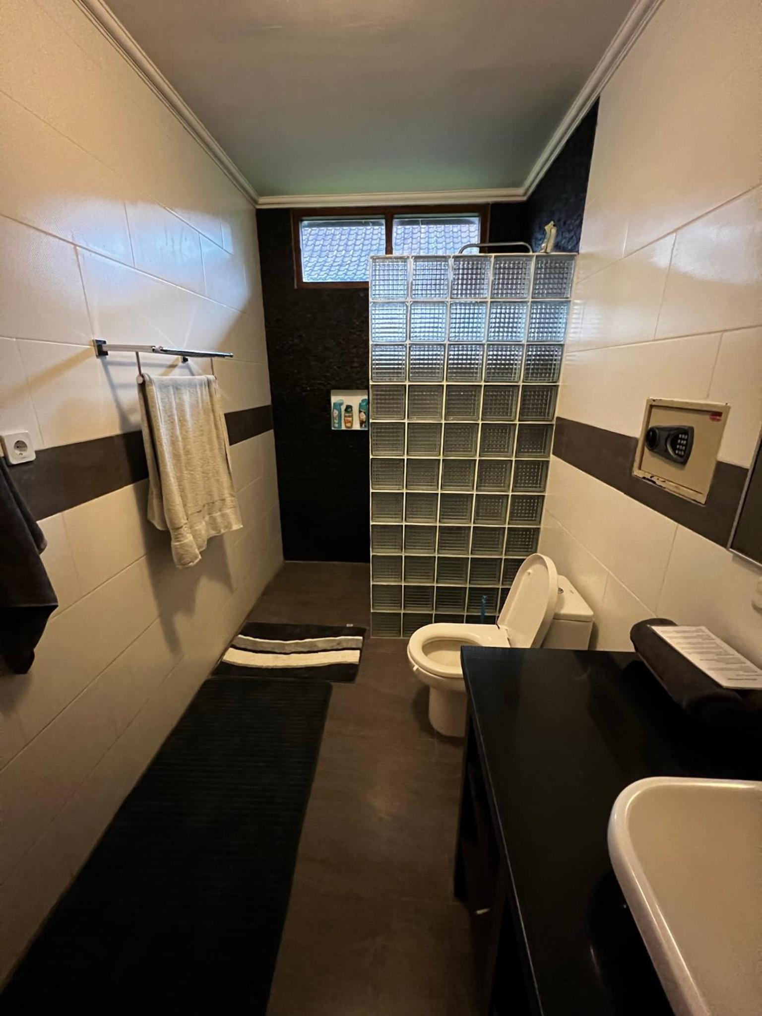 Three-Bedroom Villa photo 3