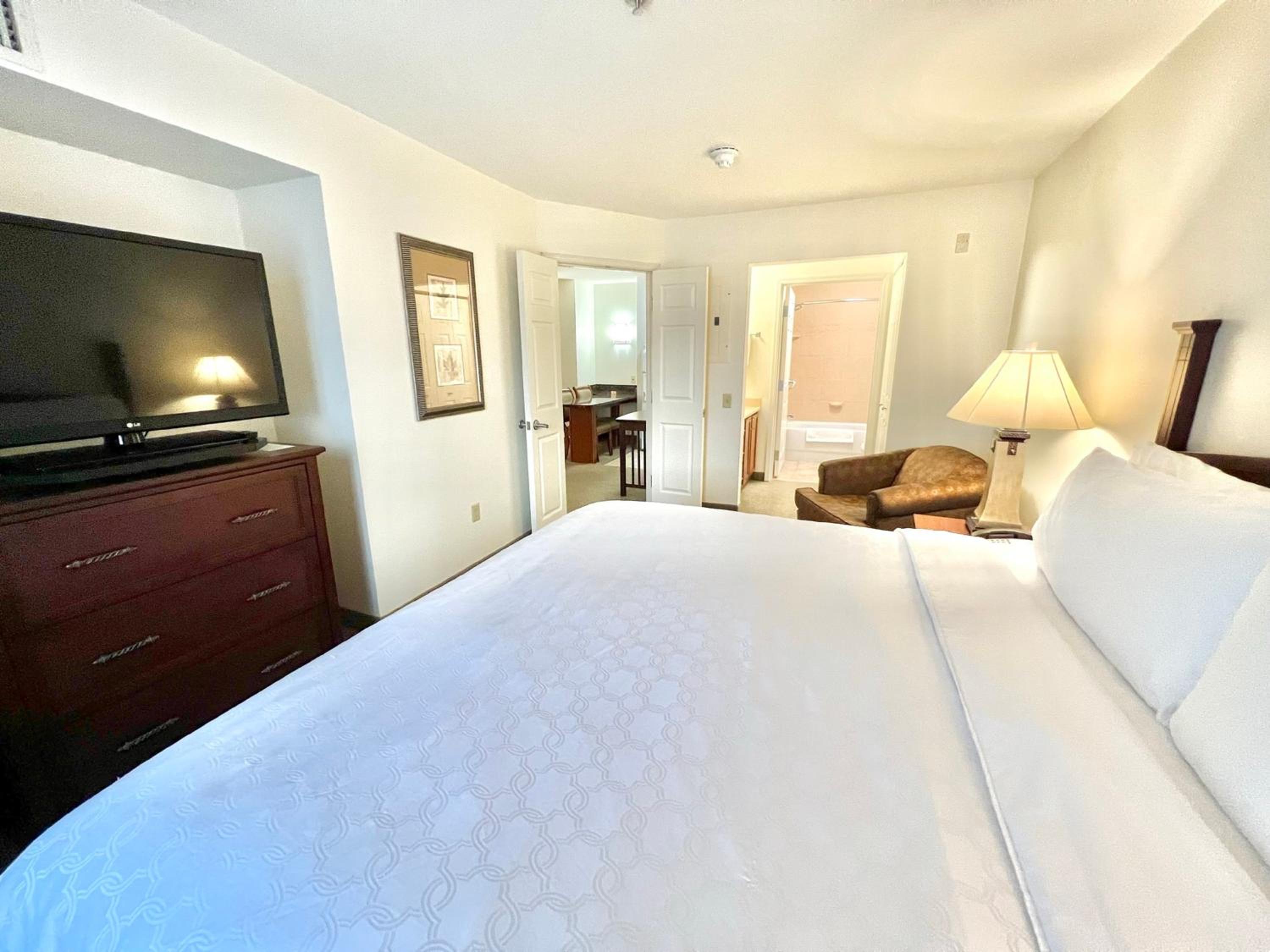 One-Bedroom King Suite - Photo 3