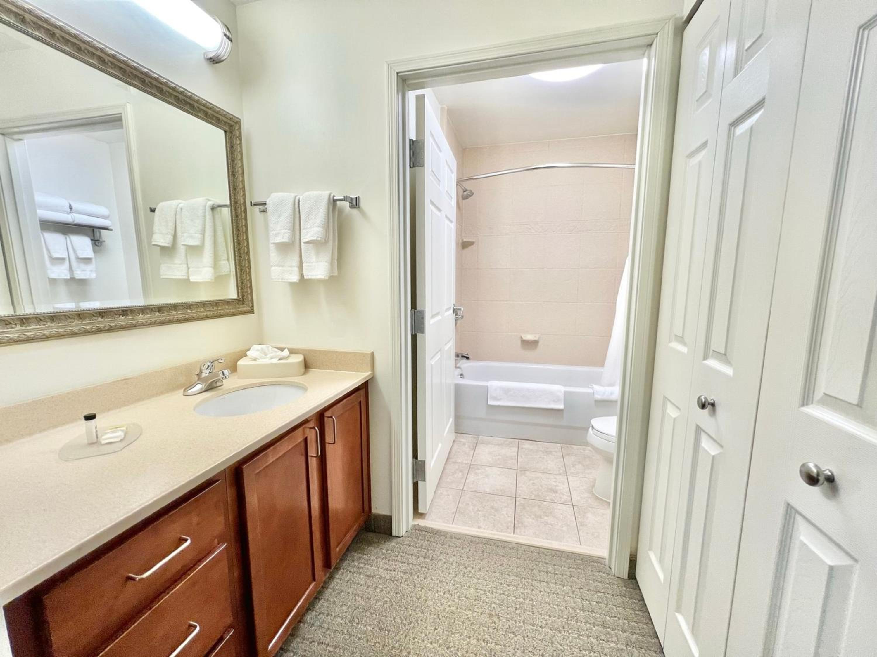 King Studio Suite - Photo 2