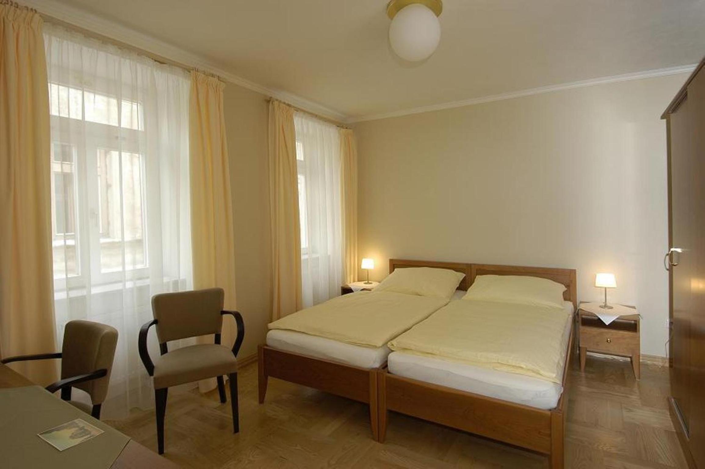 Double or Twin Room - Photo 5