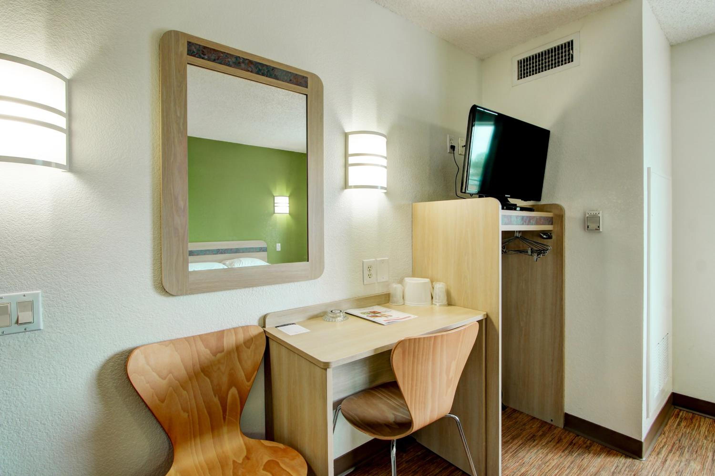 Double Room - Non Smoking photo 3