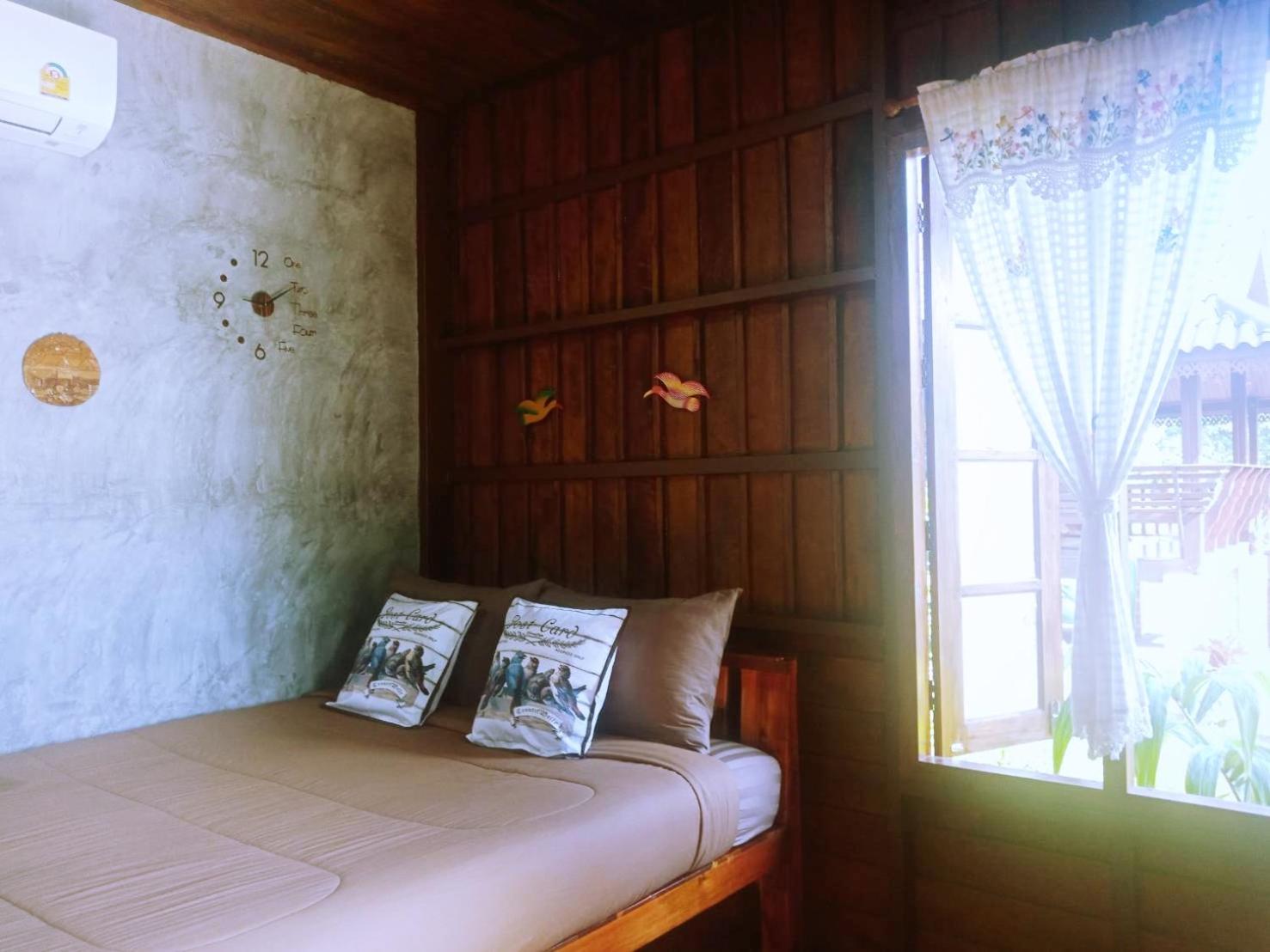 Queen Room with Balcony photo 3