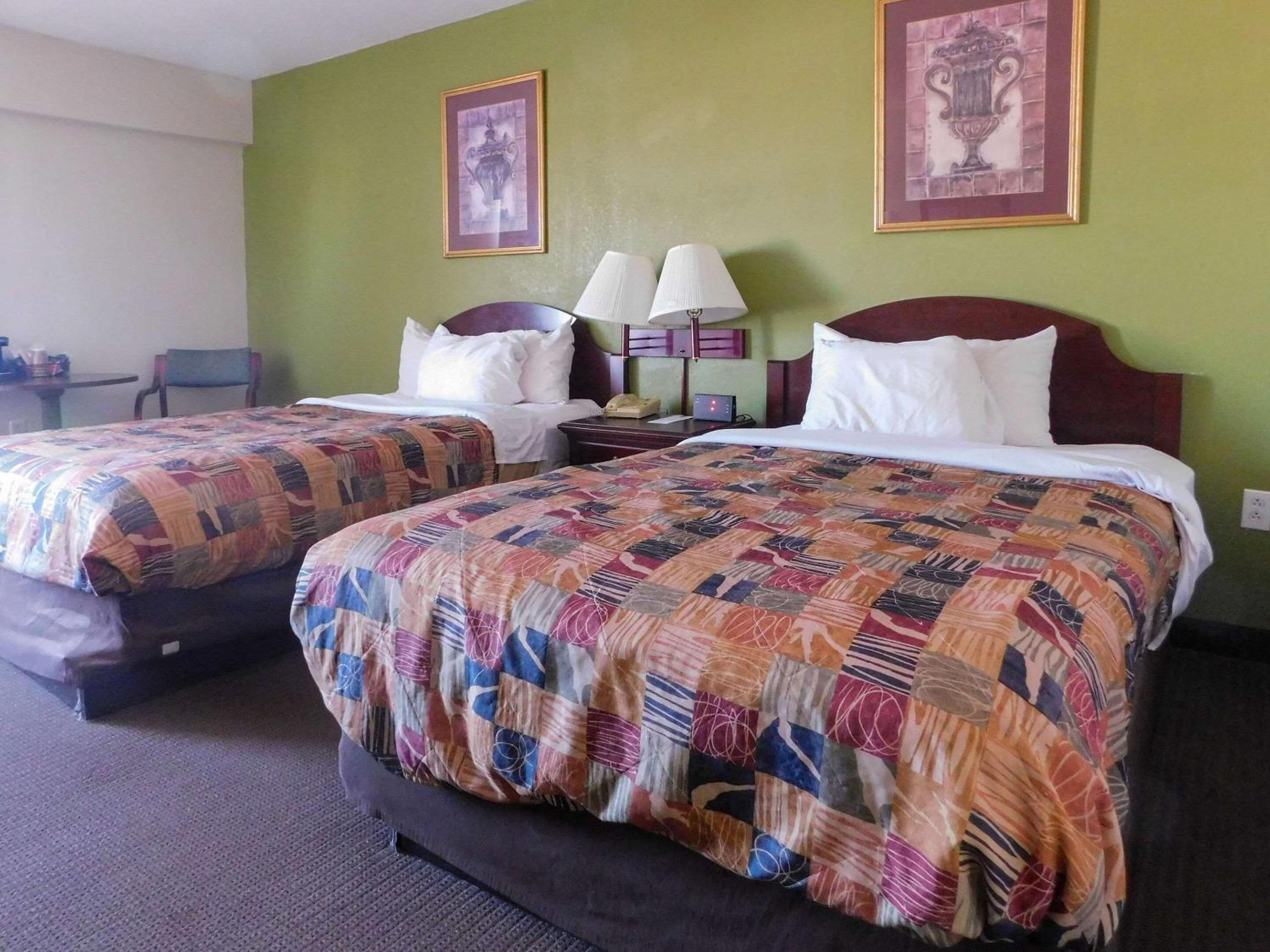 Double Room with Two Double Beds - Non-Smoking - Photo 3