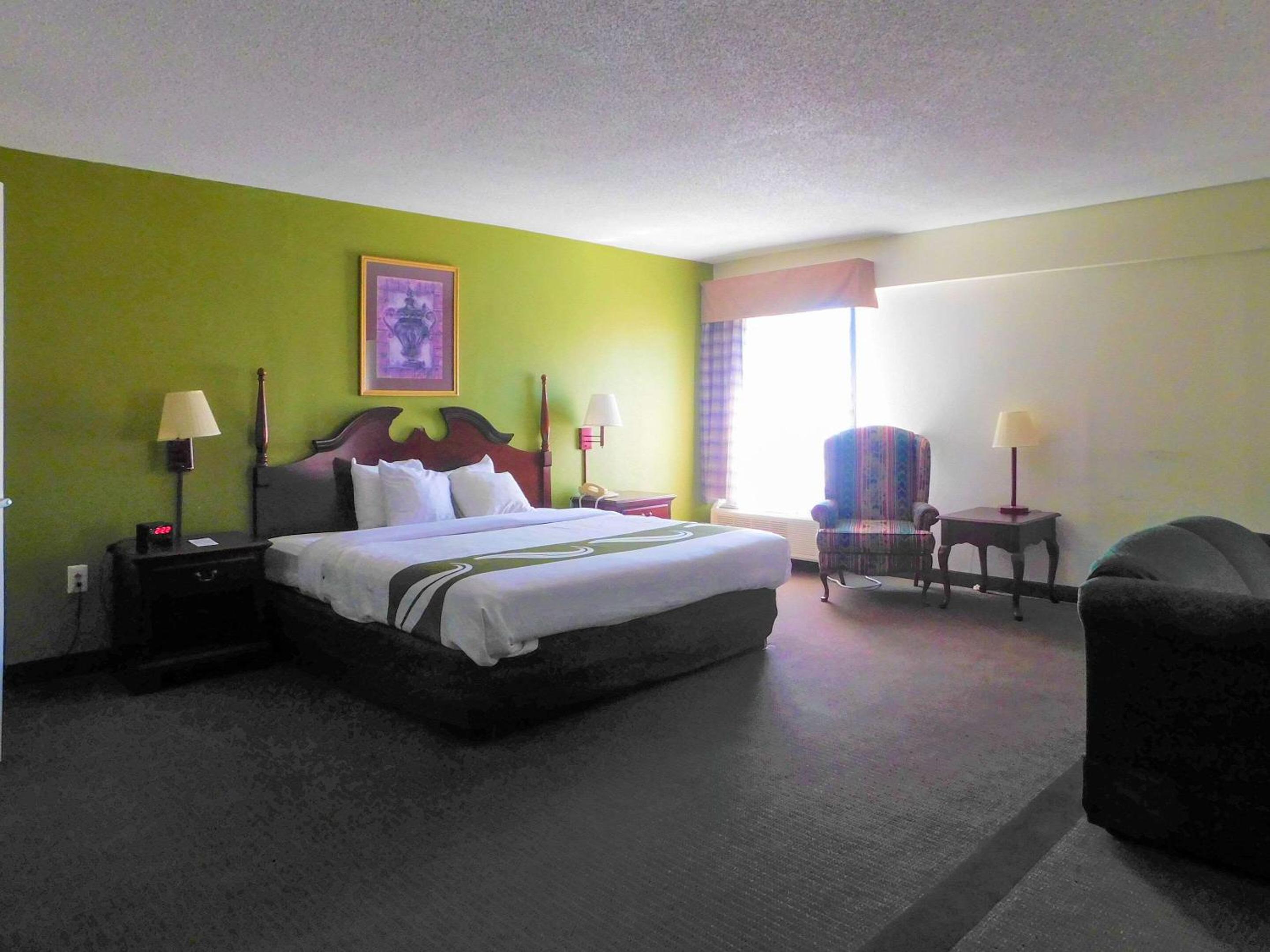 King Suite - Non Smoking - Photo 2