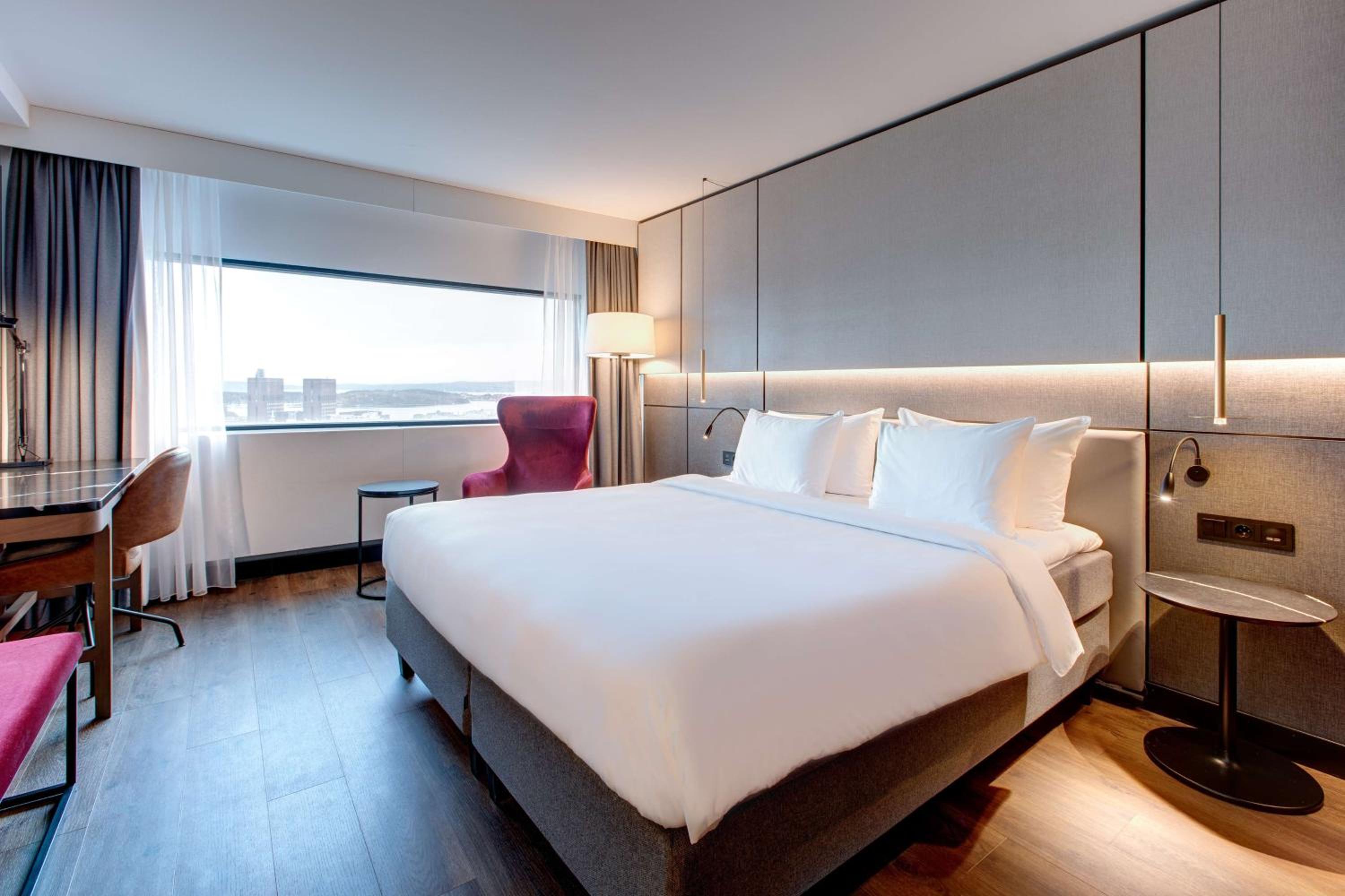 Premium Room with Fjord View - Photo 16