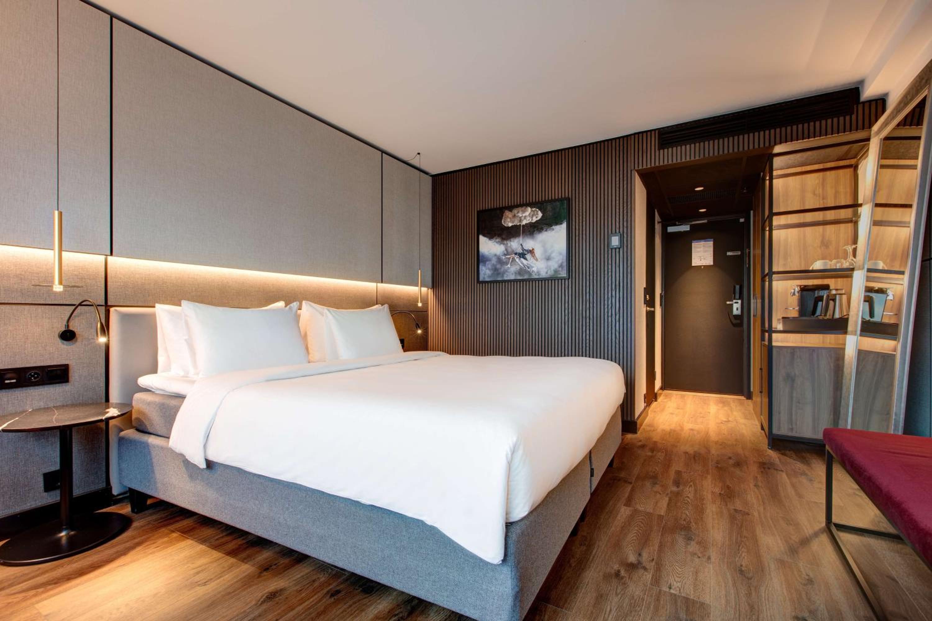 Premium Room with Fjord View - Photo 15