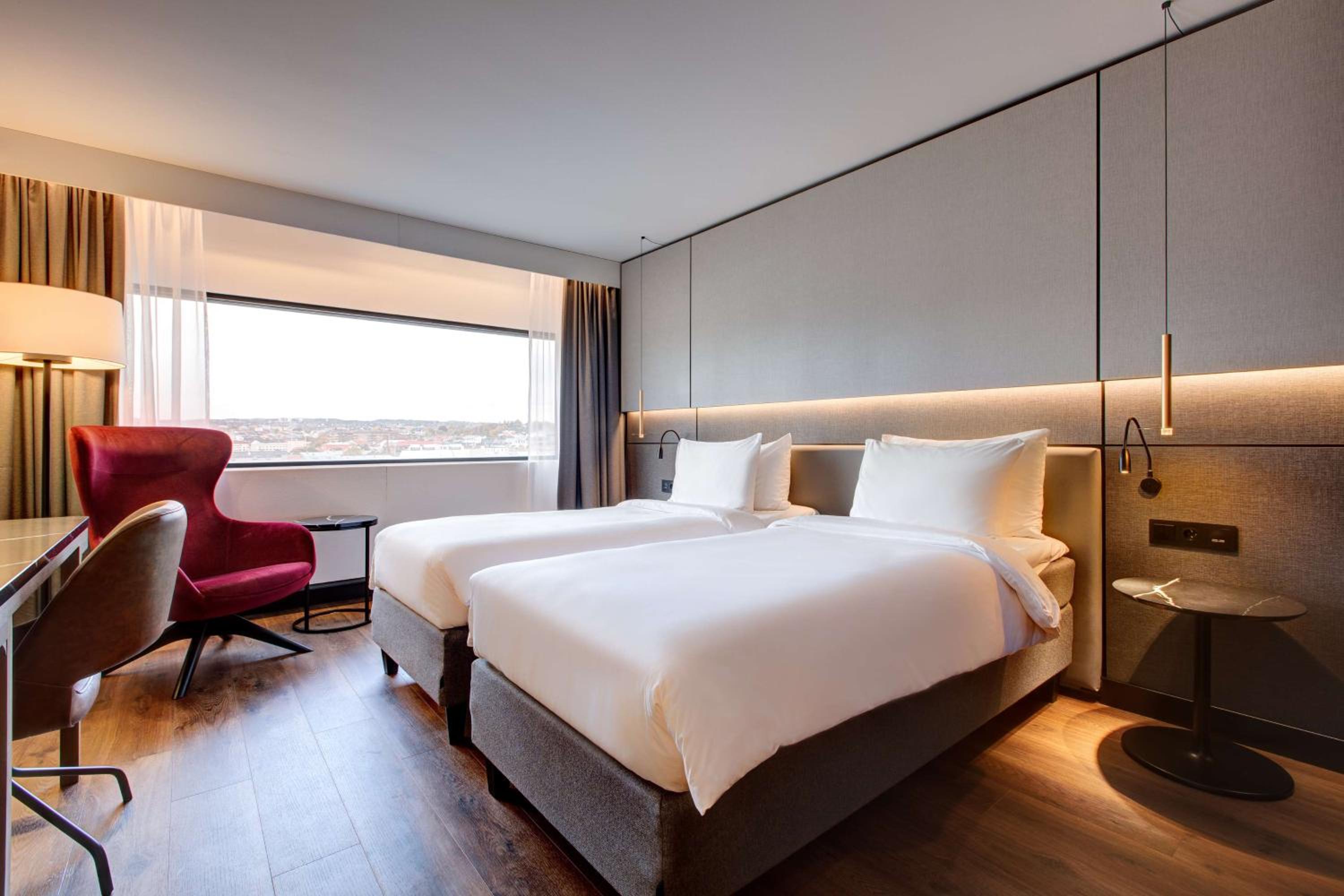 Premium Room with Fjord View - Photo 4