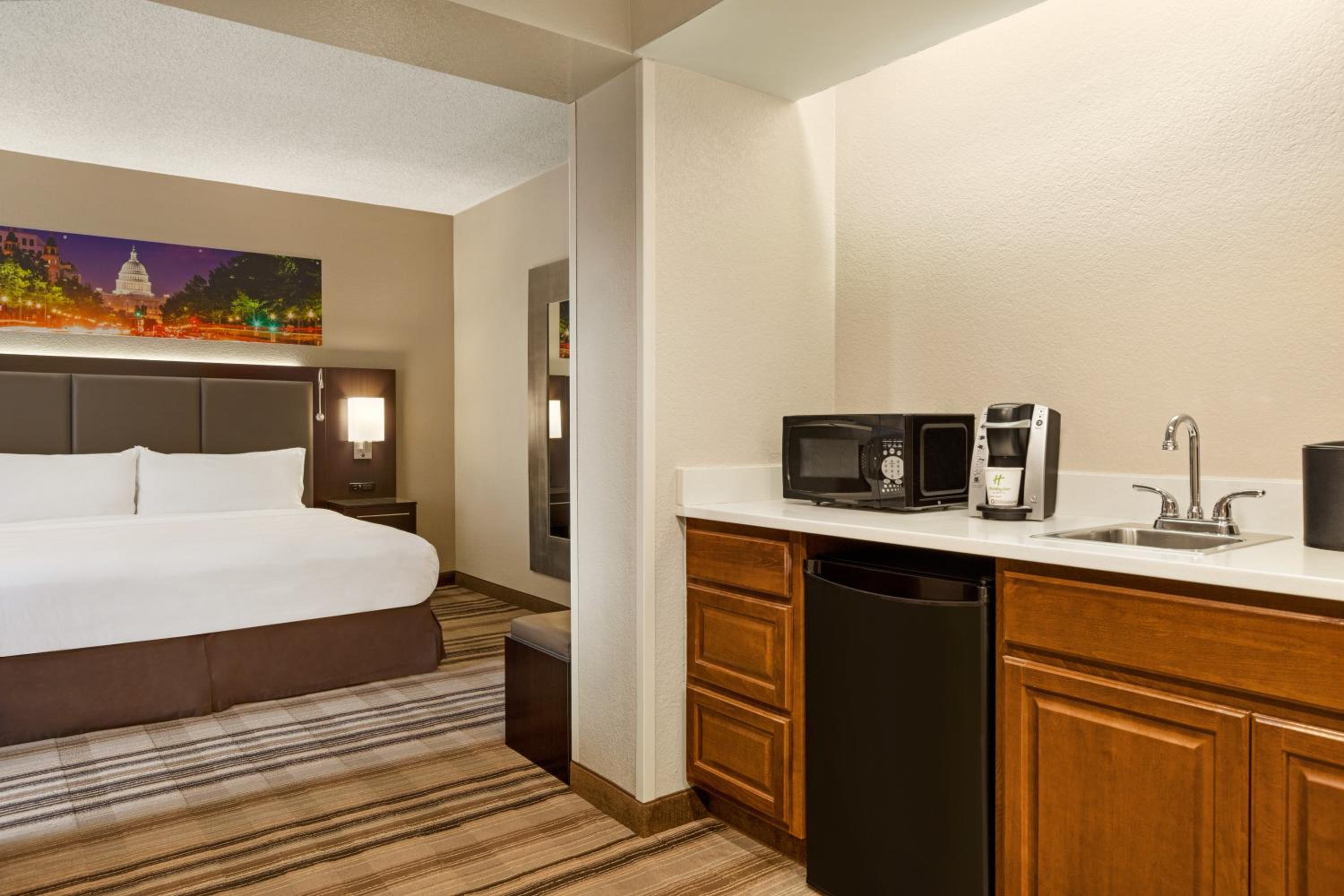 King Suite - Photo 2