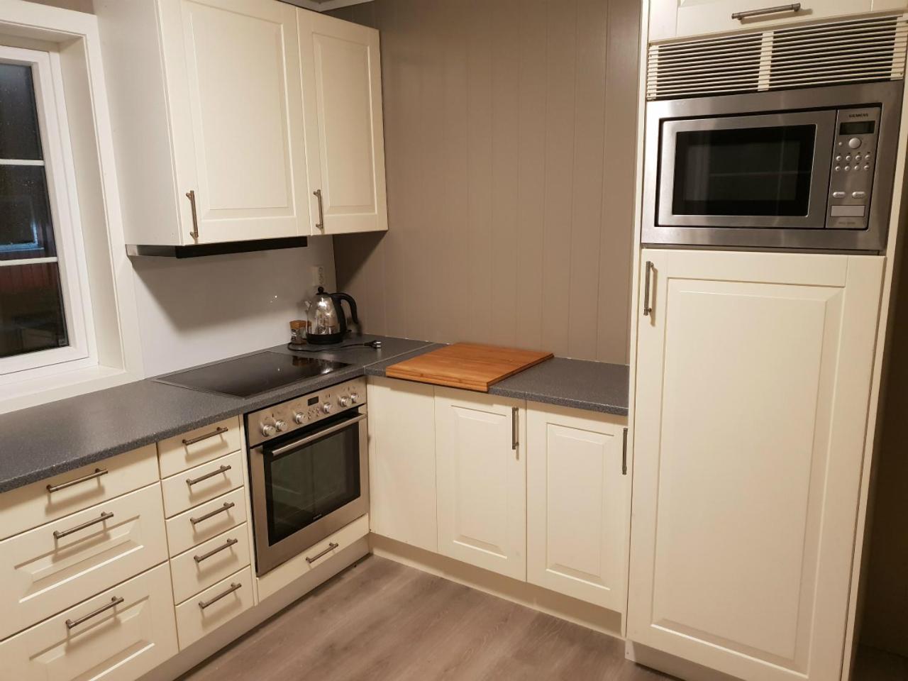 Three-Bedroom House photo 3