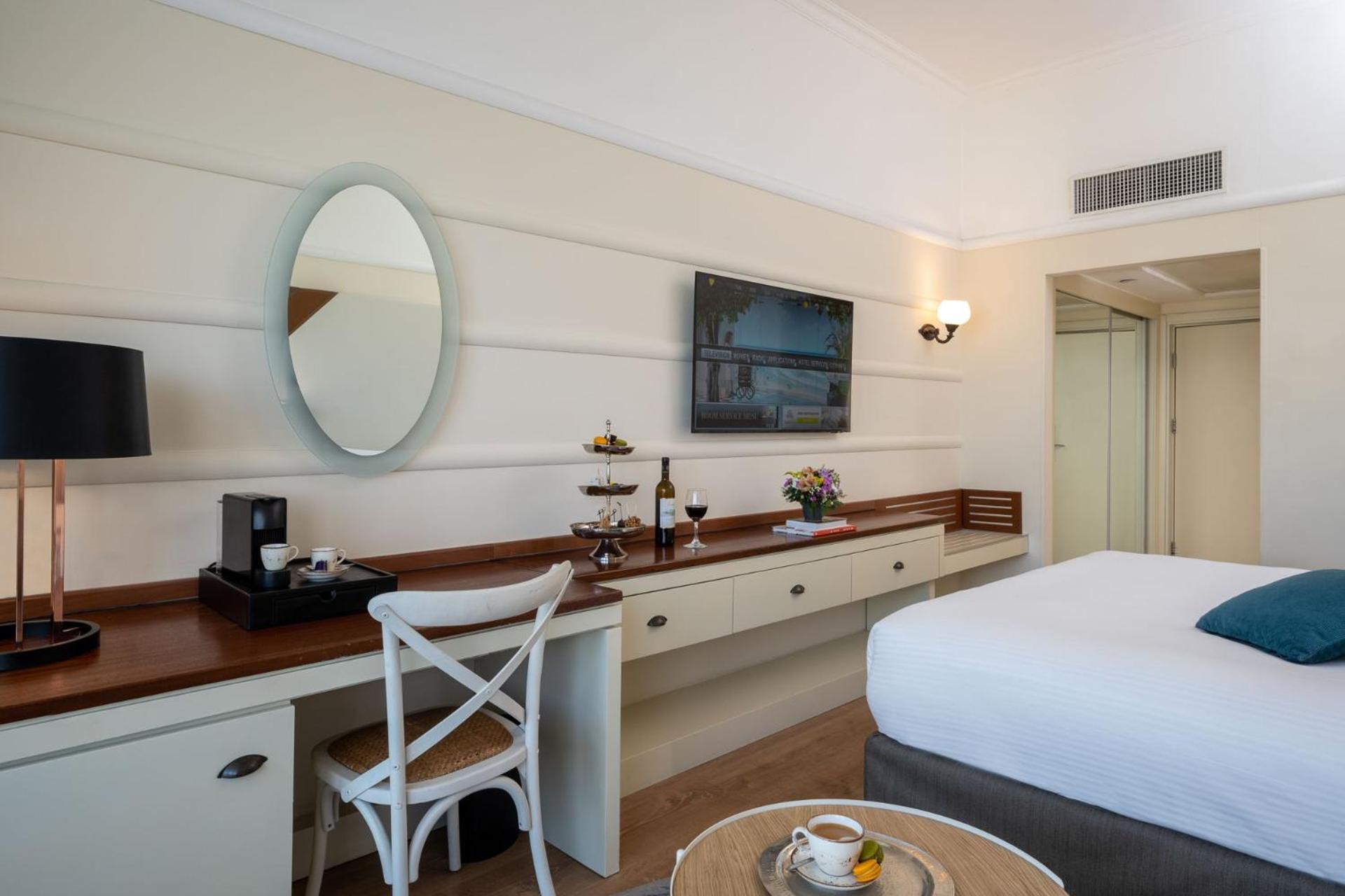 Club Room with Sea View