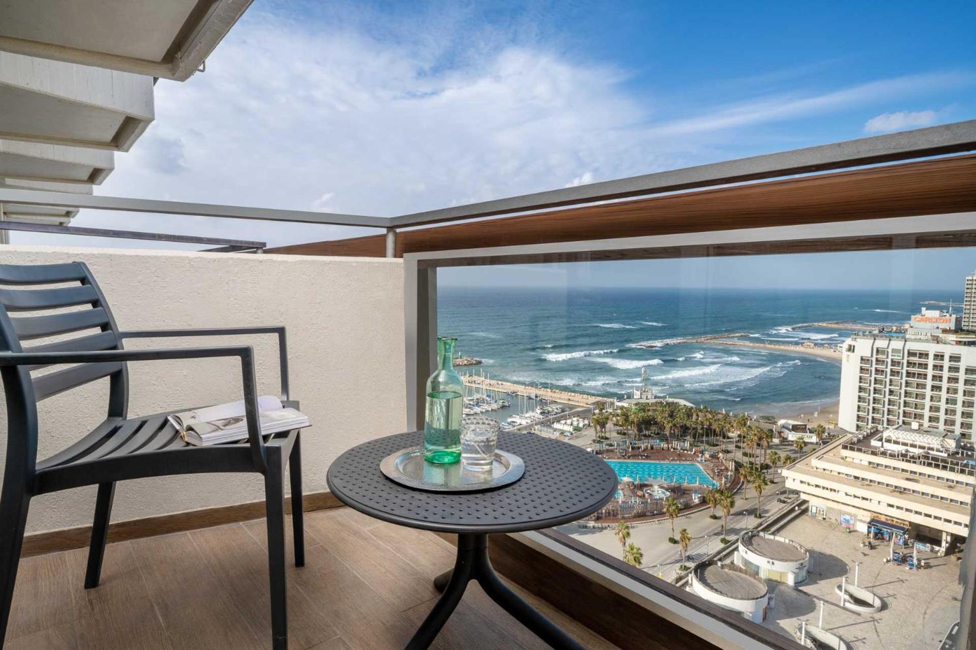 Club Room with Sea View