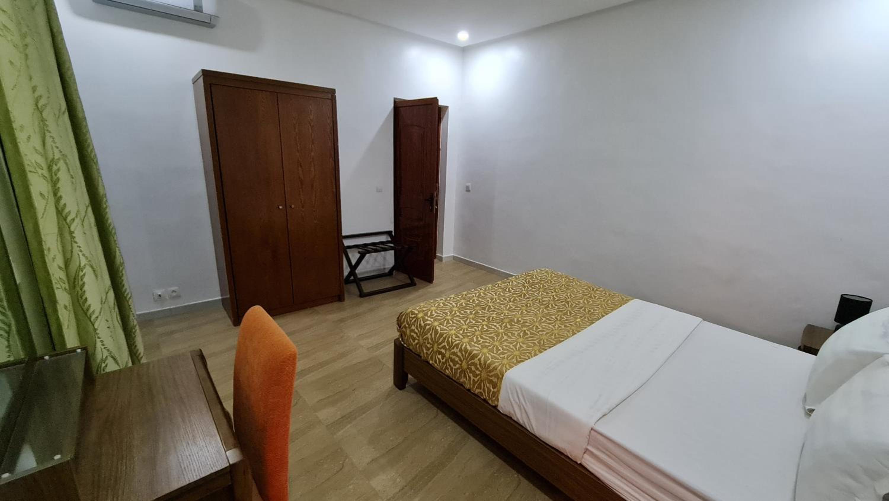 Apartment - Ground Floor photo 2
