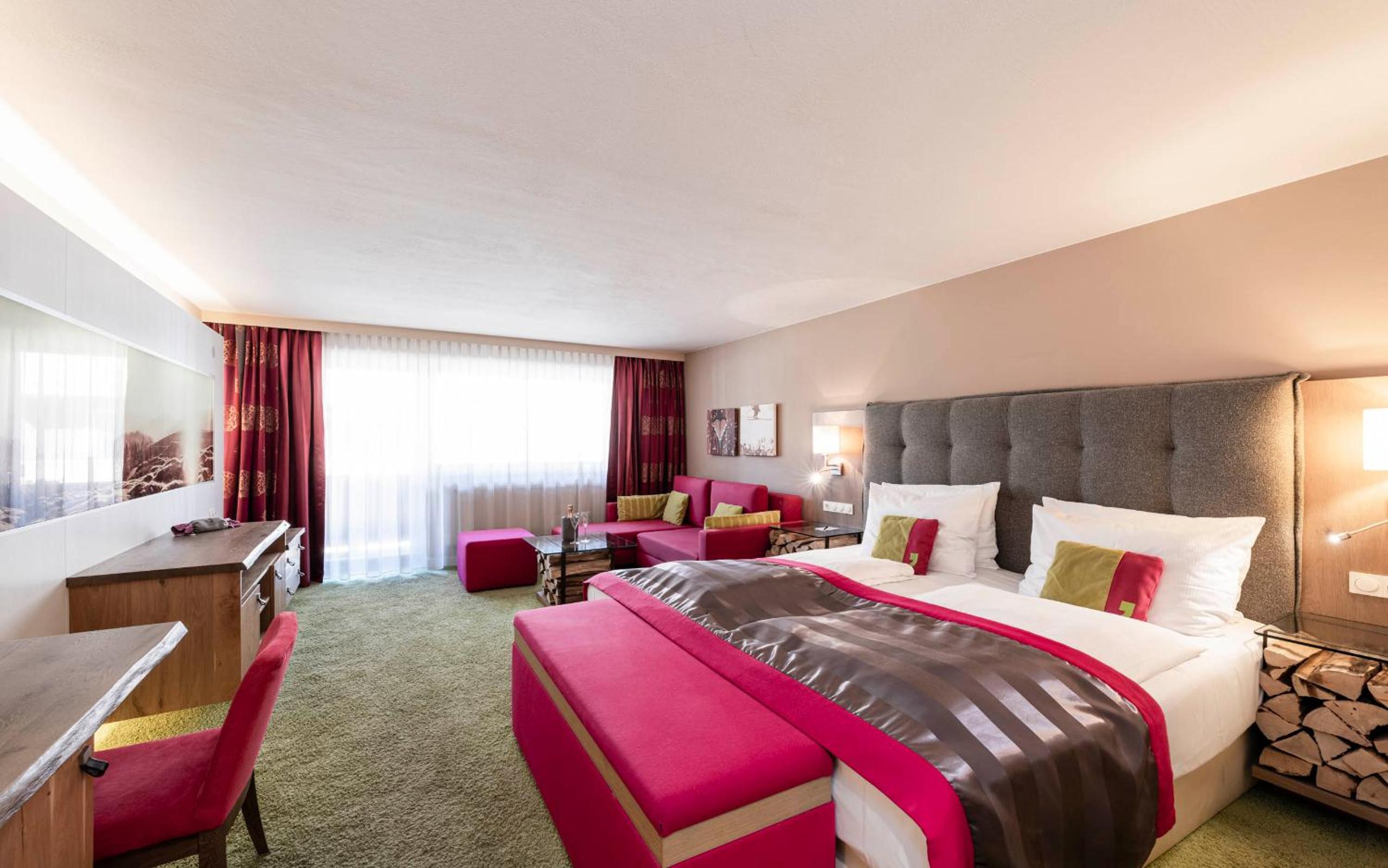 Modern Junior Suite with Balcony - Photo 1