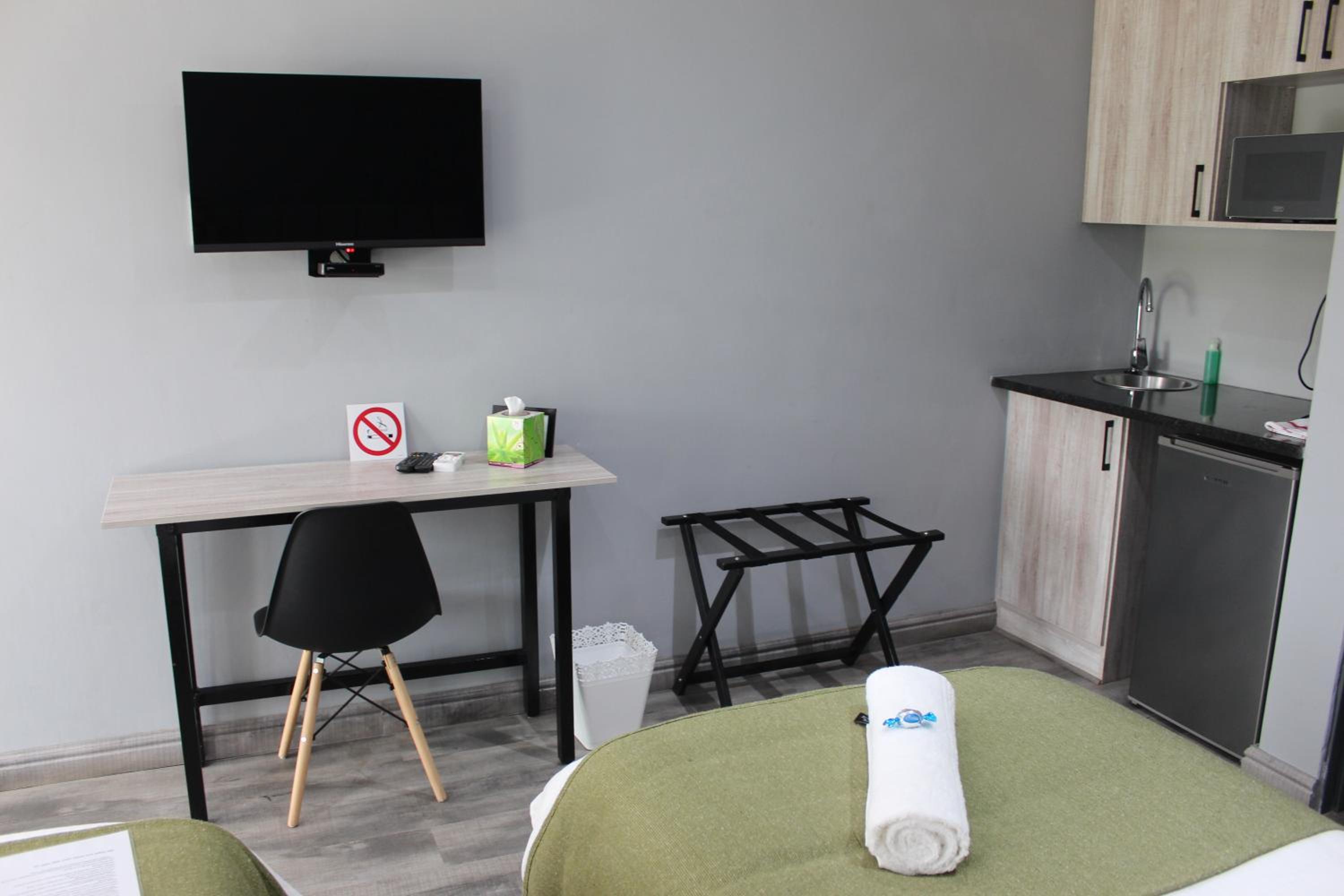 Twin Room - Photo 16