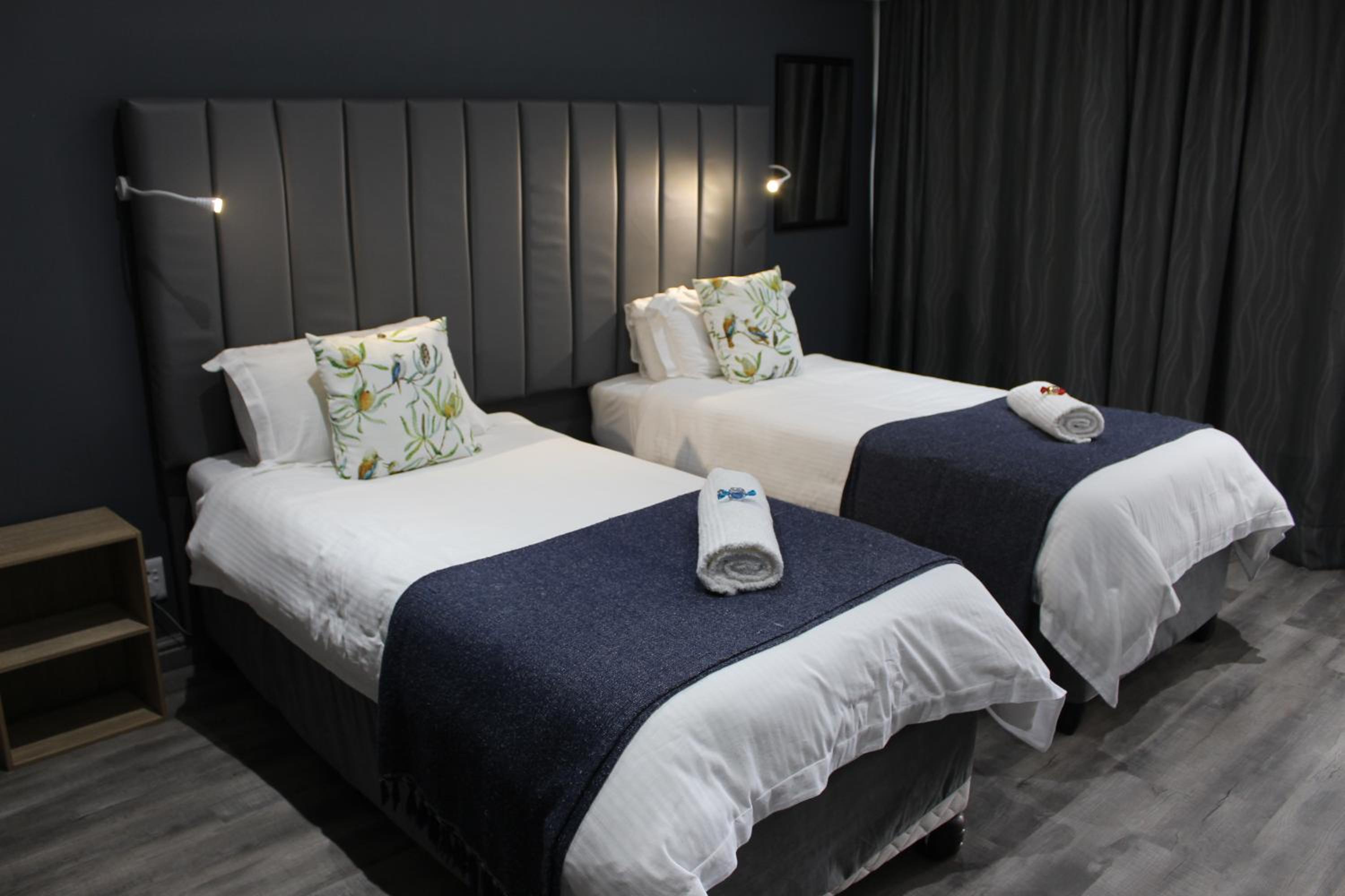 Twin Room - Photo 13