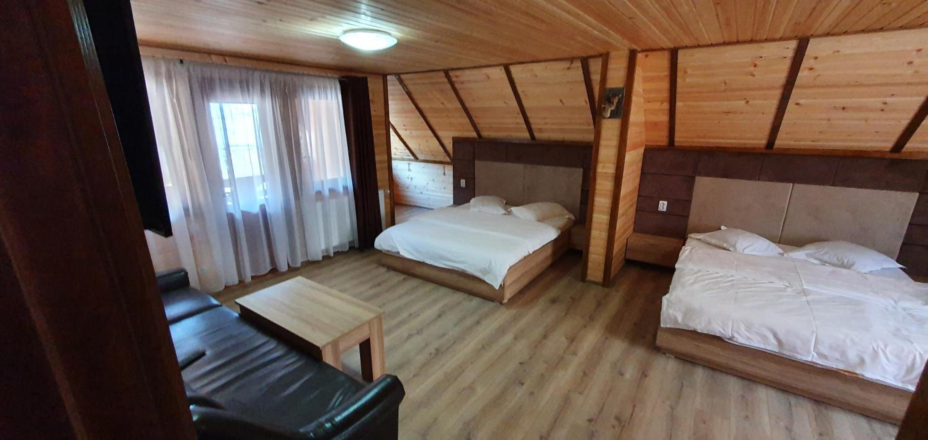 Quadruple Room with Private Bathroom - Photo 2