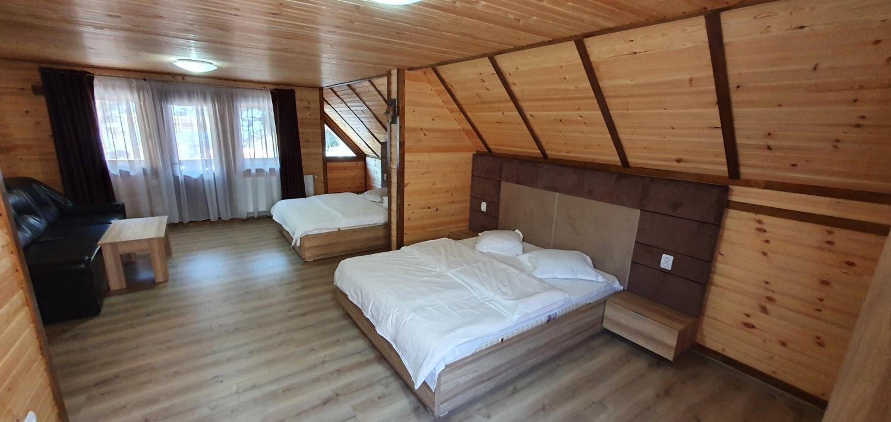 Quadruple Room with Private Bathroom - Photo 6