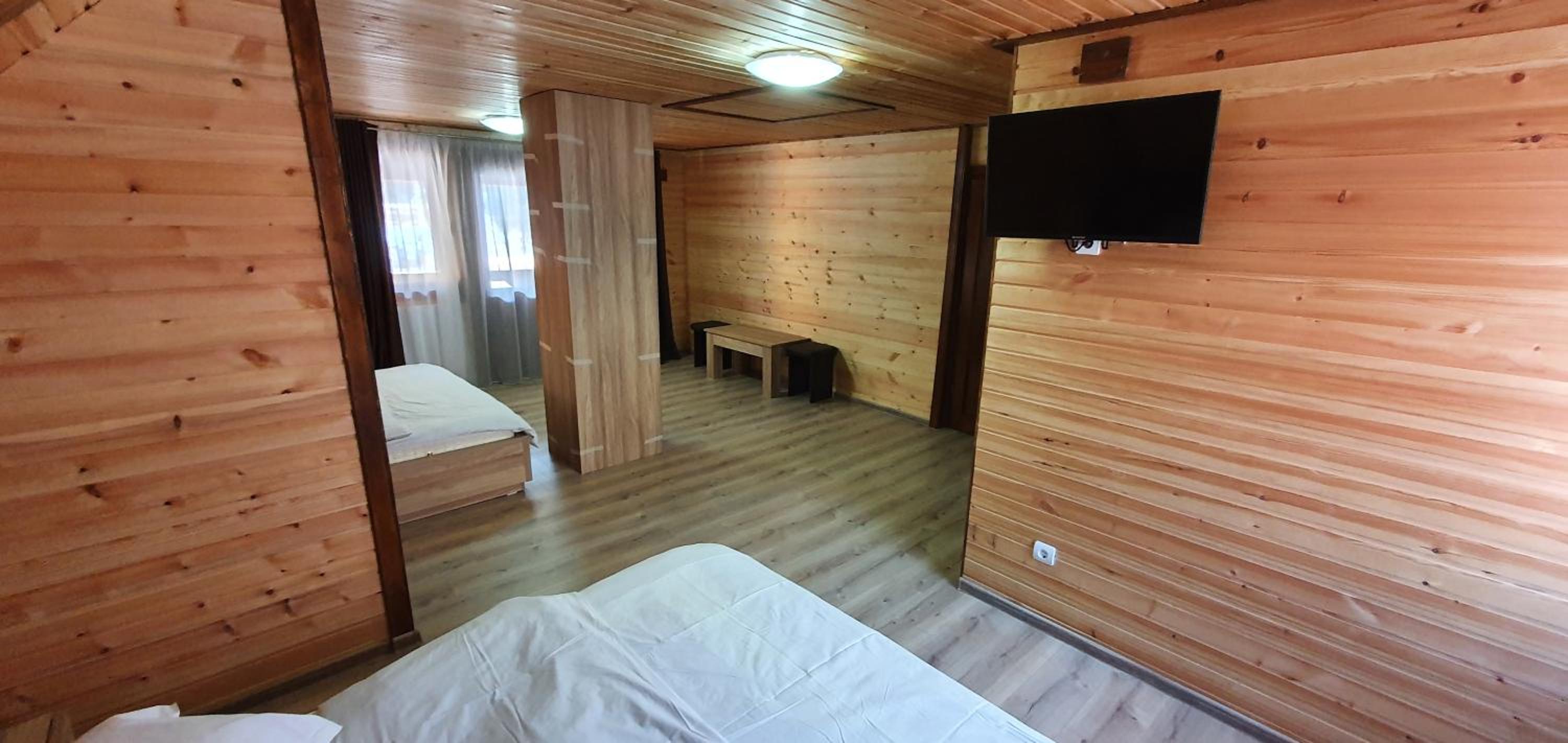 Quadruple Room with Private Bathroom - Photo 9