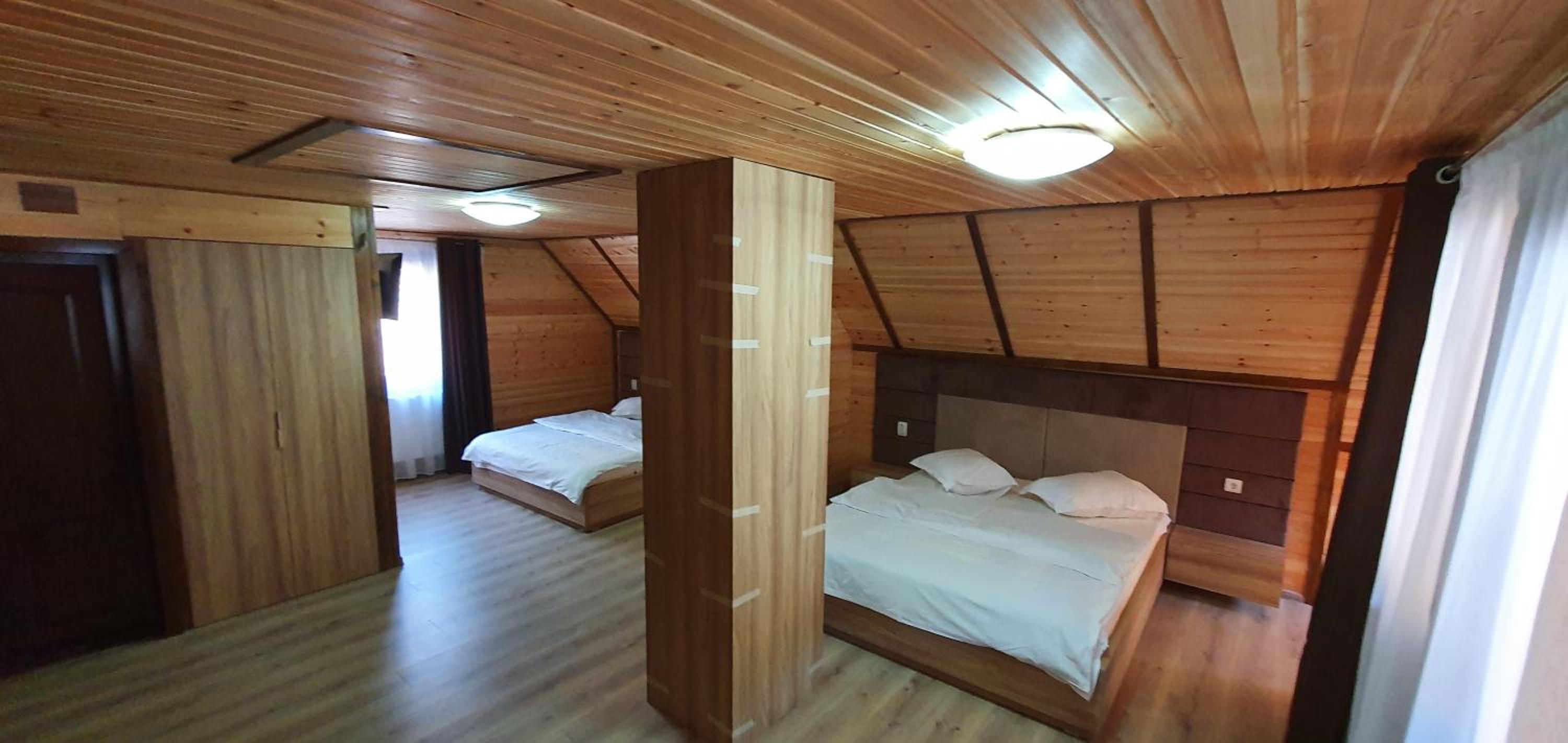 Quadruple Room with Private Bathroom - Photo 4