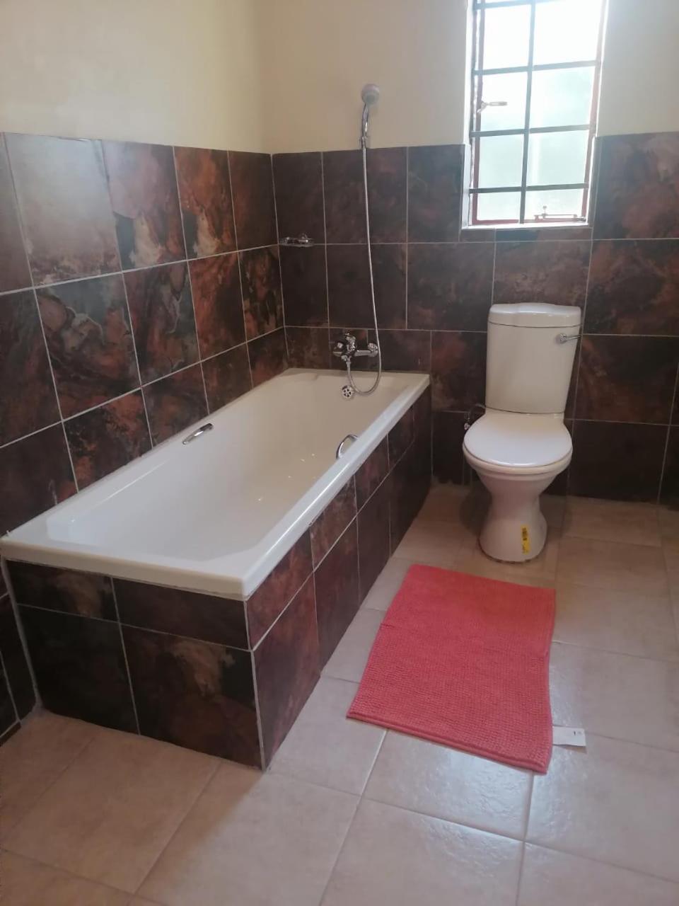 Double Room with Private Bathroom - Photo 3