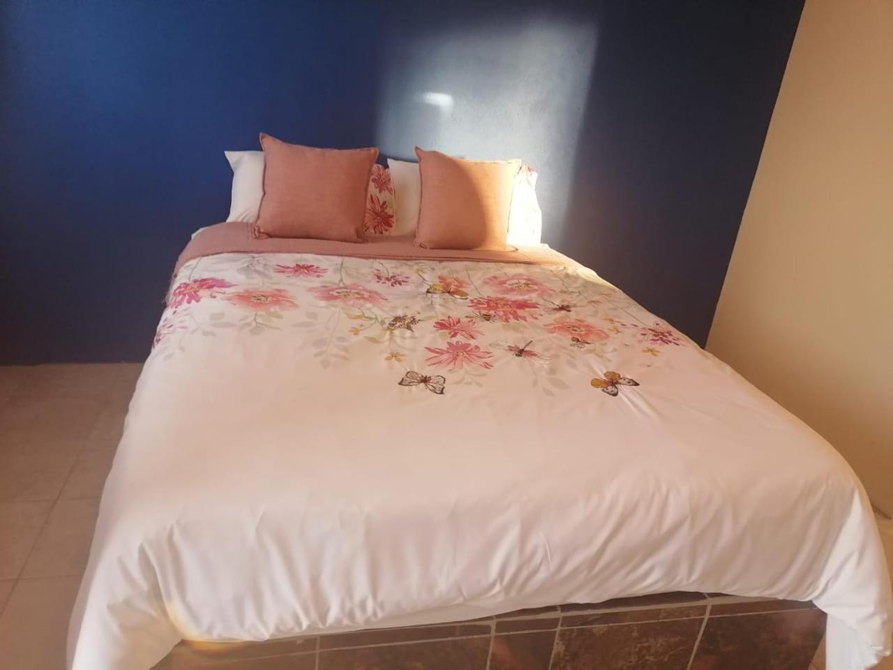 Double Room with Private Bathroom - Photo 4