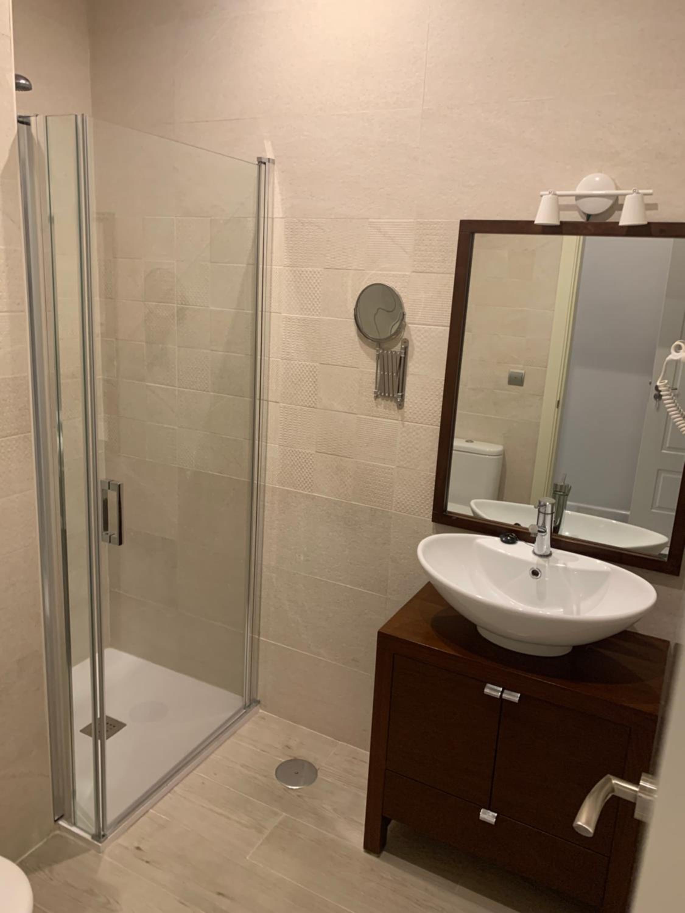 Double Room - Photo 12